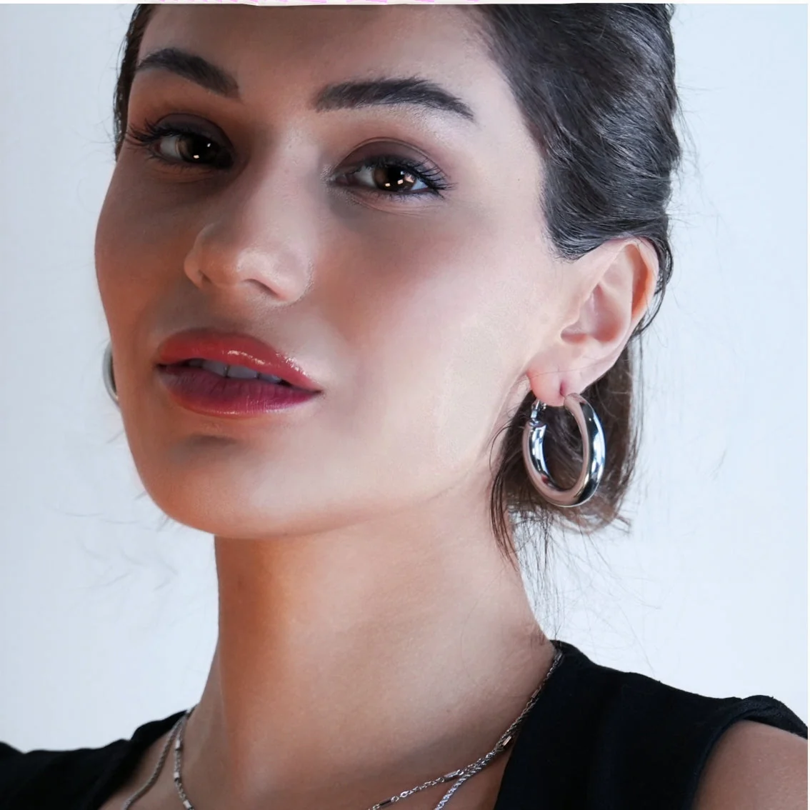 DERIVIER Silver (White Gold): Semi-Wide Essential Hoop Earrings (3.5cm) - Image 2