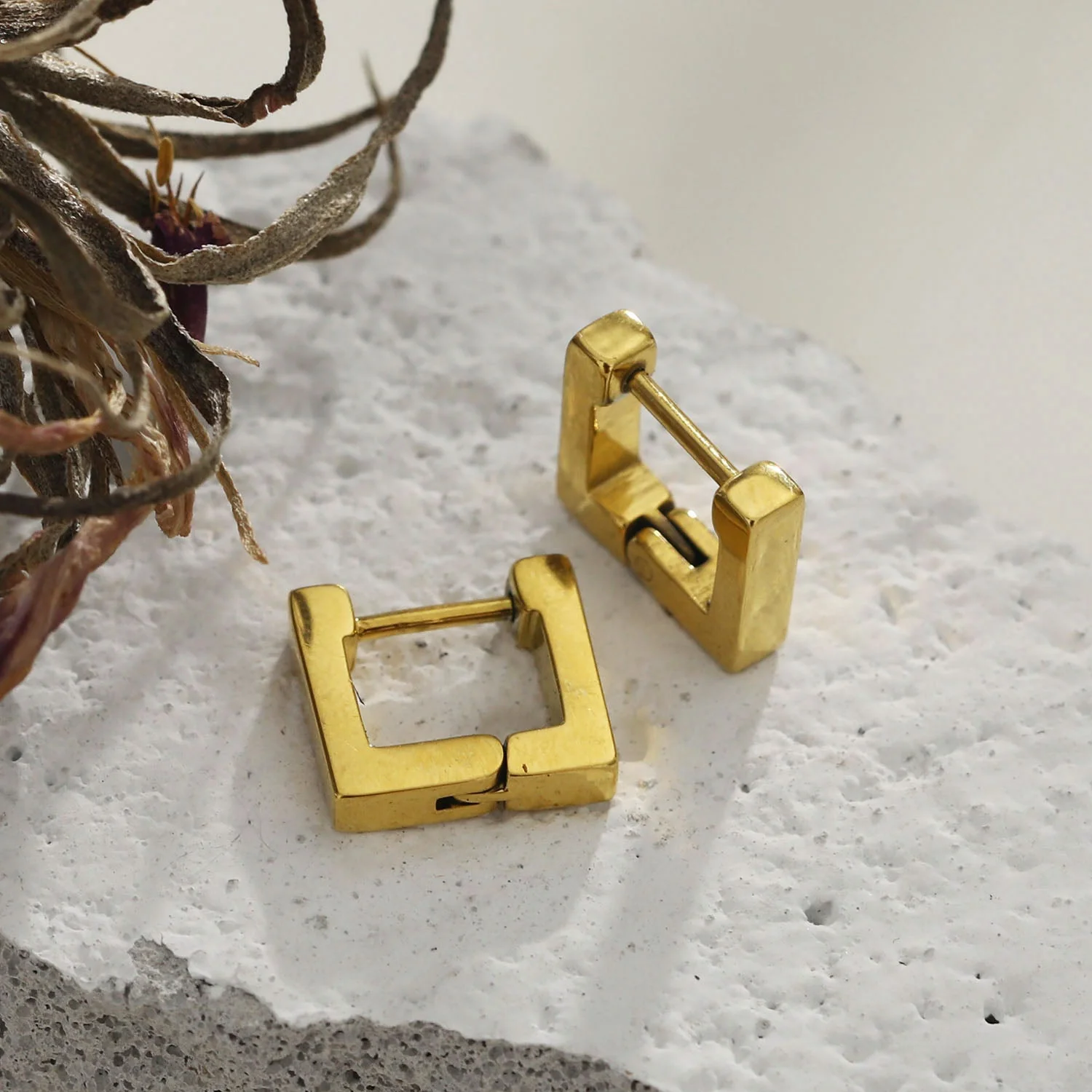 DINAMI Gold: Tiny Squared Shape Hoop Earrings - Image 3