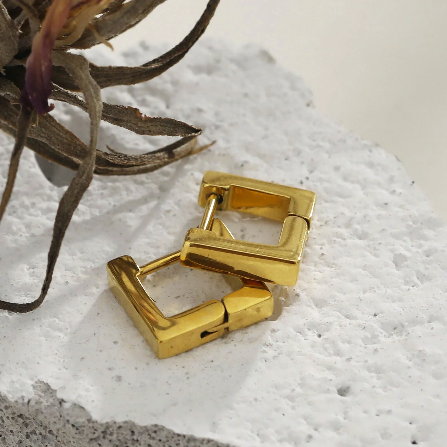 DINAMI Gold: Tiny Squared Shape Hoop Earrings - Image 4