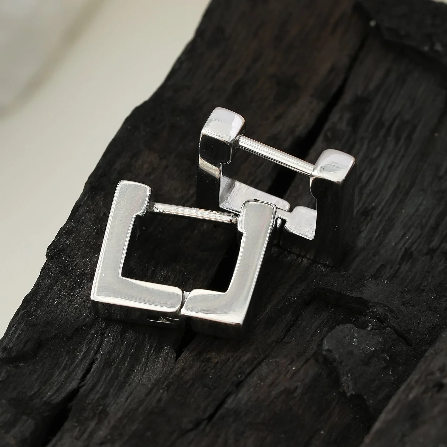 DINAMI Silver: Tiny Squared Shape Hoop Earrings. - Image 2