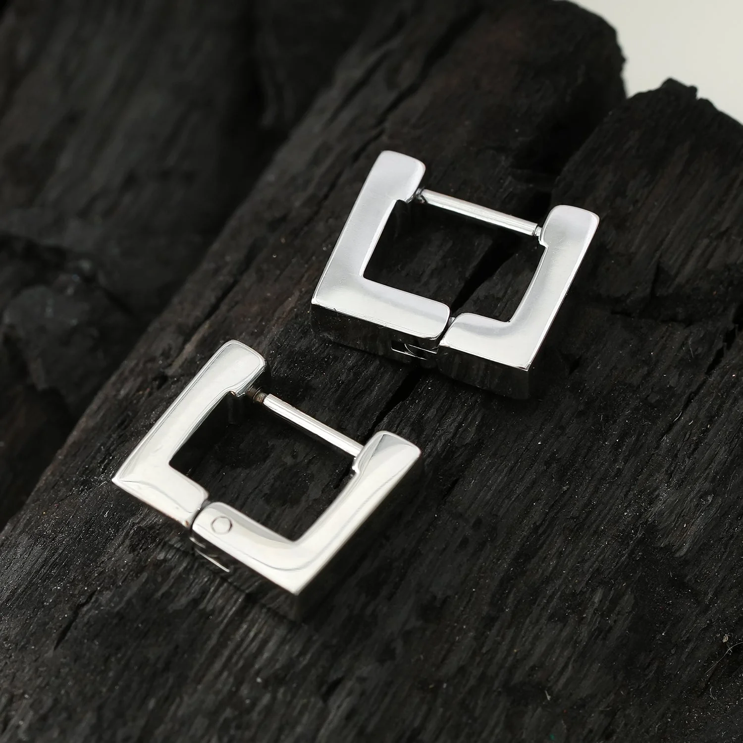 DINAMI Silver: Tiny Squared Shape Hoop Earrings. - Image 4