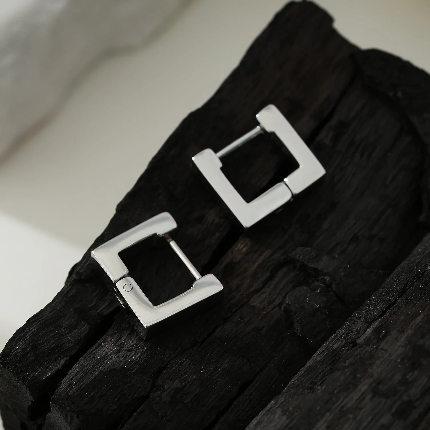 DINAMI Silver: Tiny Squared Shape Hoop Earrings. - Image 5