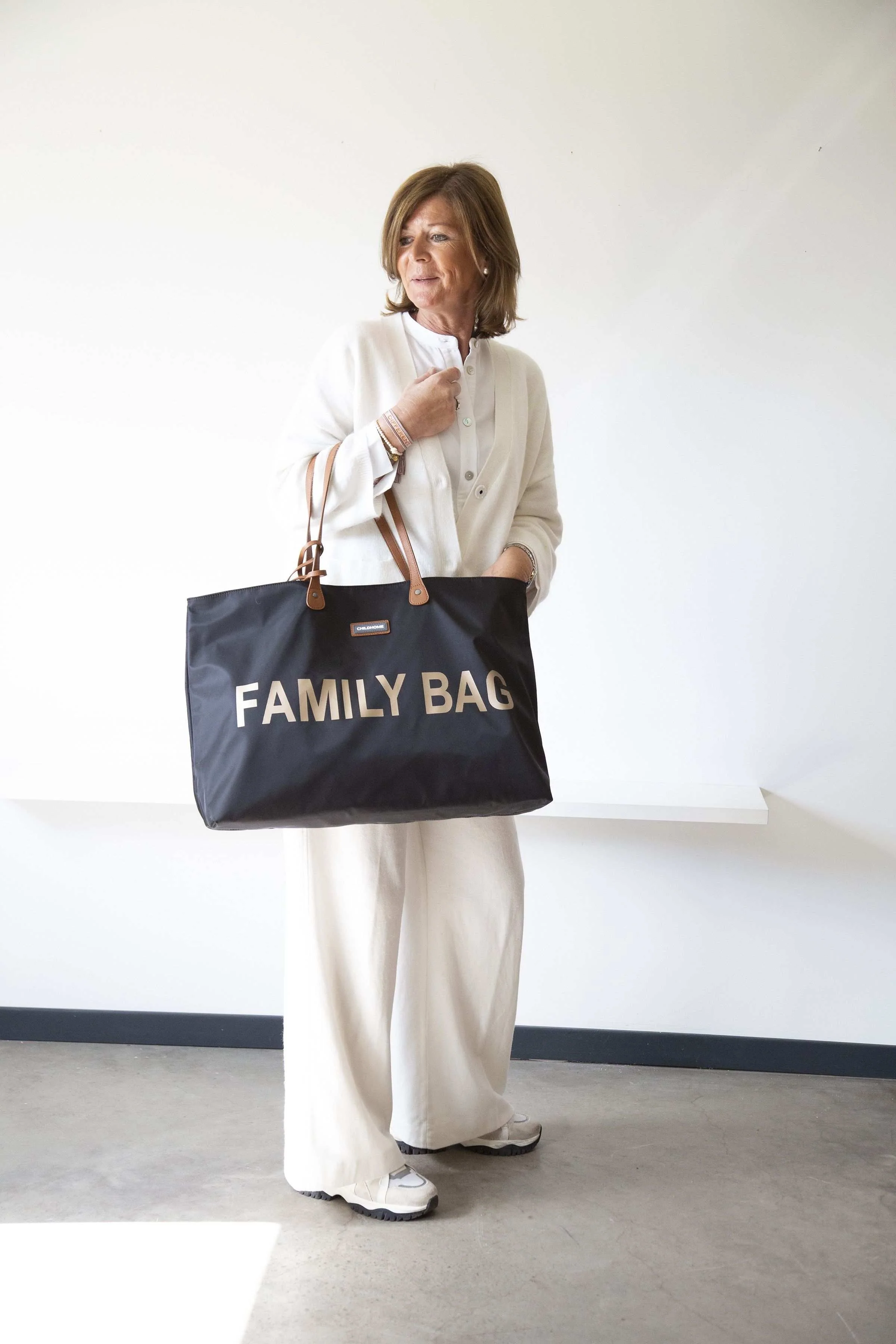 Effortlessly Stylish Grey Family Bag - Image 11