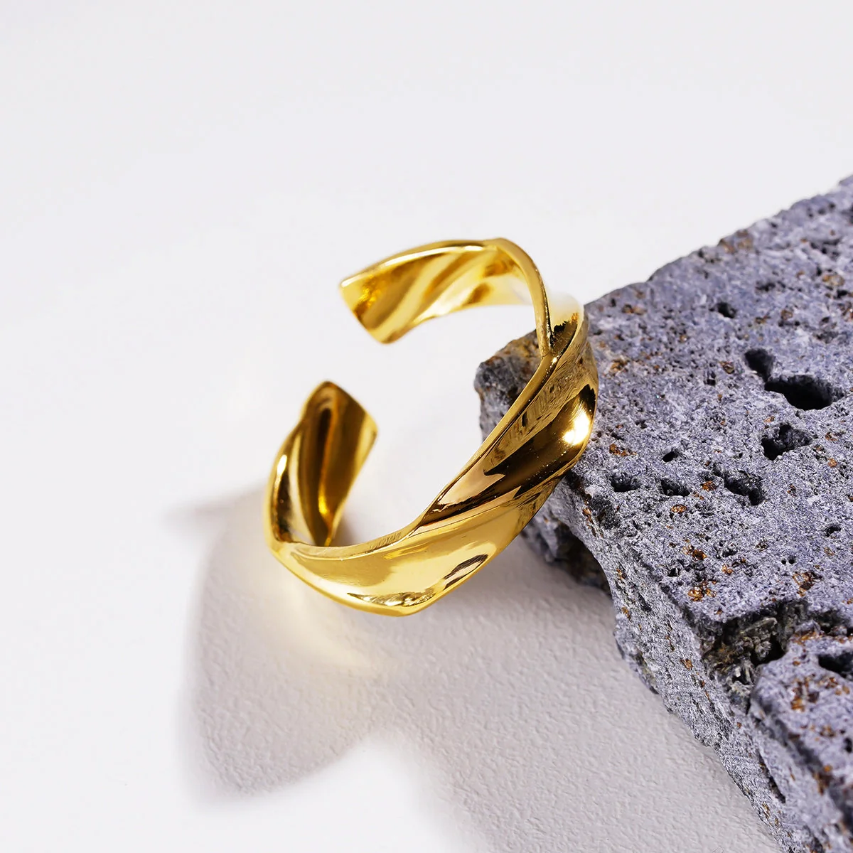 ELIAS Gold: Shapes & Textures Modernist Ring - Image 2