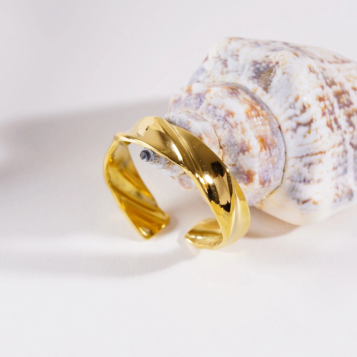 ELIAS Gold: Shapes & Textures Modernist Ring - Image 3
