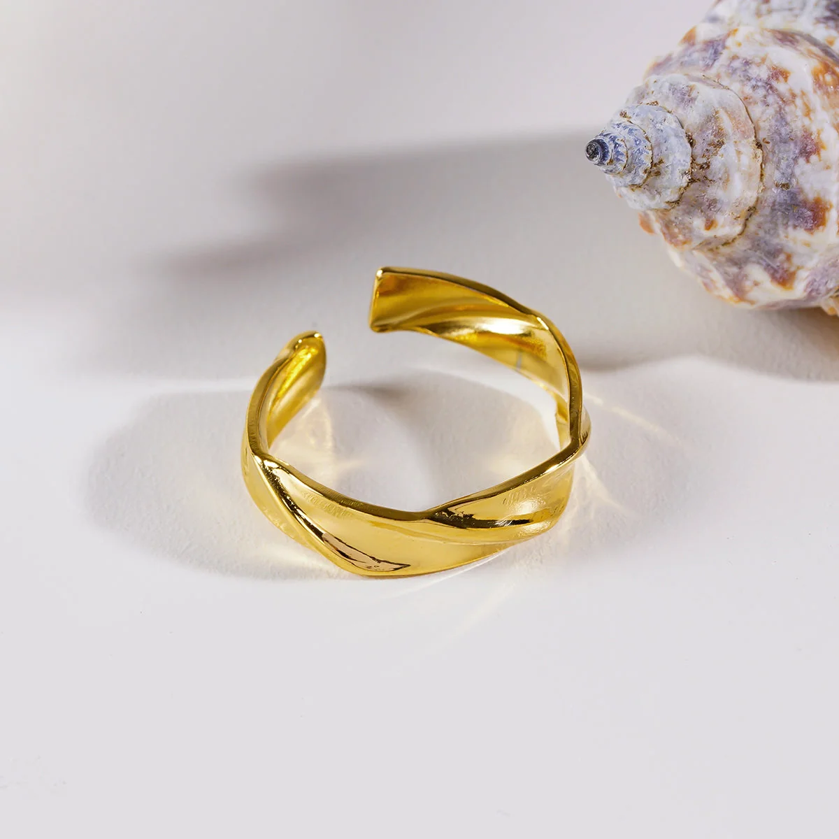 ELIAS Gold: Shapes & Textures Modernist Ring - Image 4