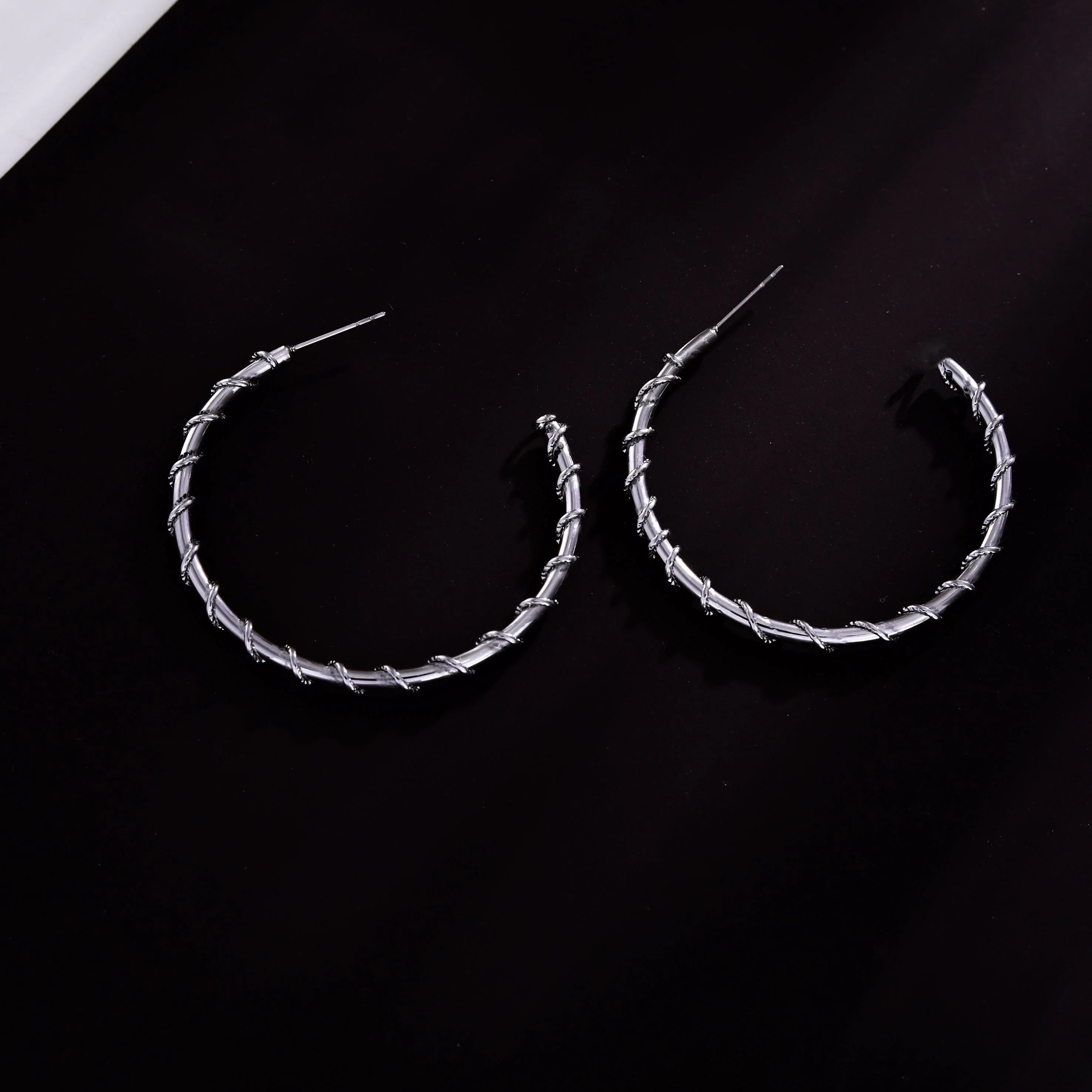 ELNA Silver Hoop Earrings with a Decorative Twist - Image 5
