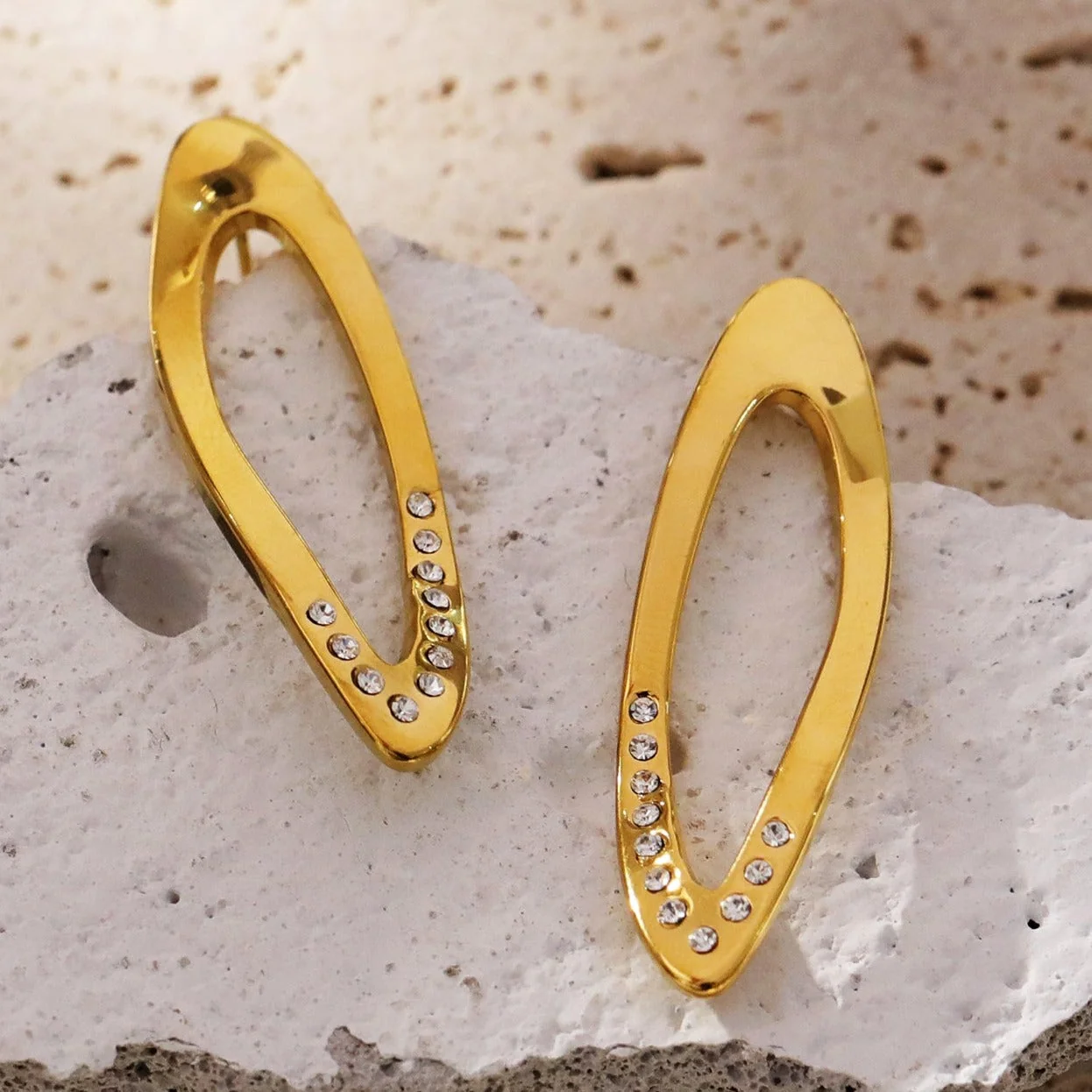 ESSABEL: Zirconia Embedded Sculpted Hoop Earrings - Image 3