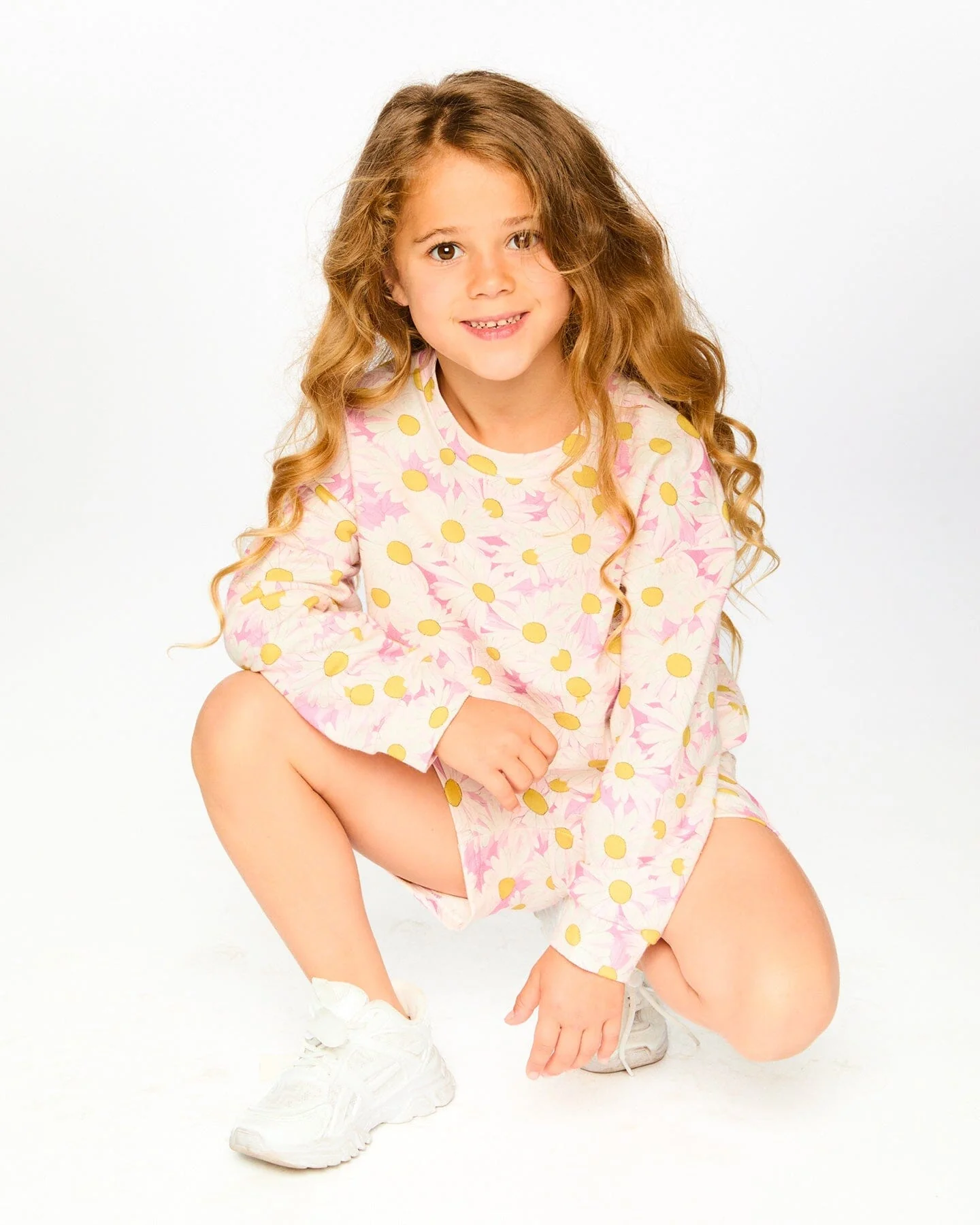 French Terry Shorts Pink Printed Daisies - Image 3