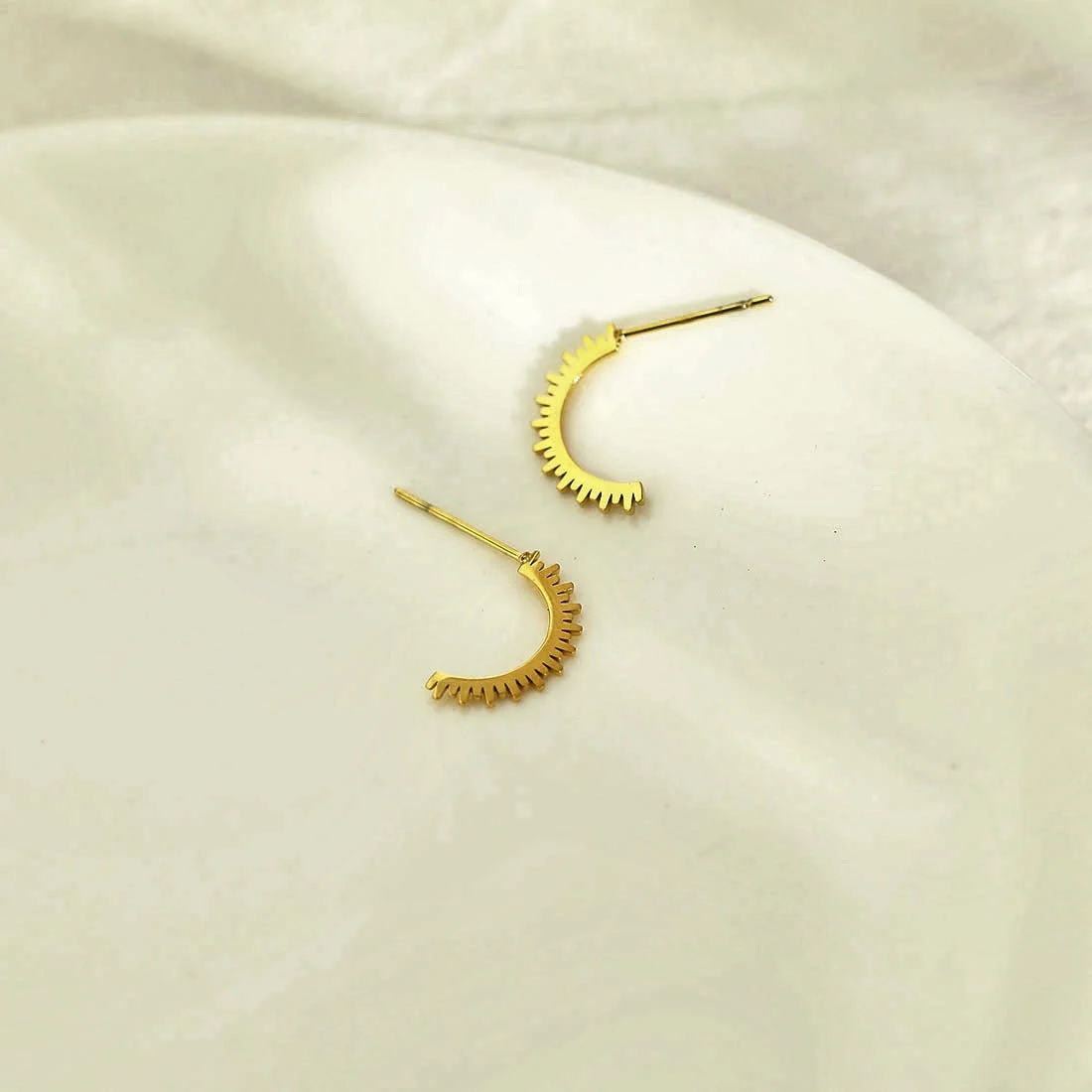HANNA Stud Earrings - Image 3