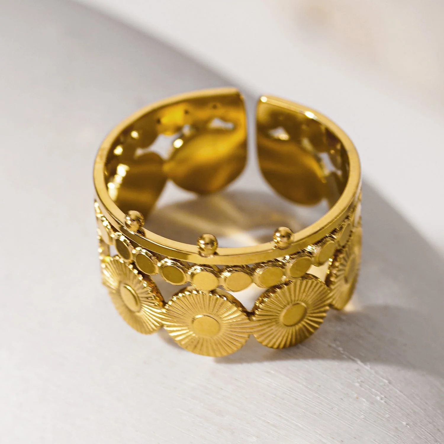 HIYAS: Fit for a Queen - the Crown Ring. - Image 4