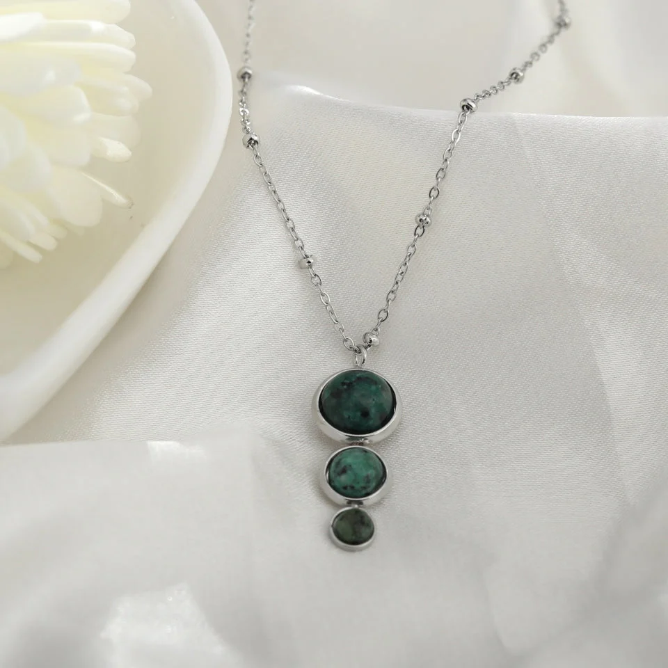 INDY: 3-Stone Pendant Silver Necklace - Image 6