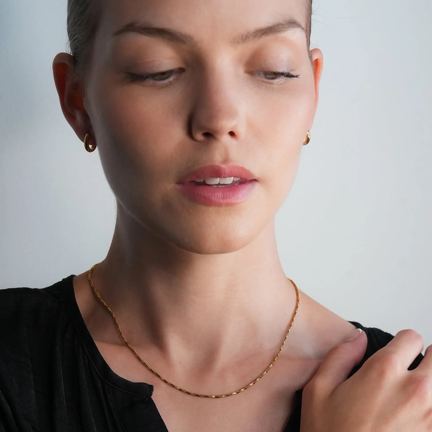 JAANBERG Gold: Mid Width Smooth Finish Mini Hoops for Day-to-Night Elegance - Image 6
