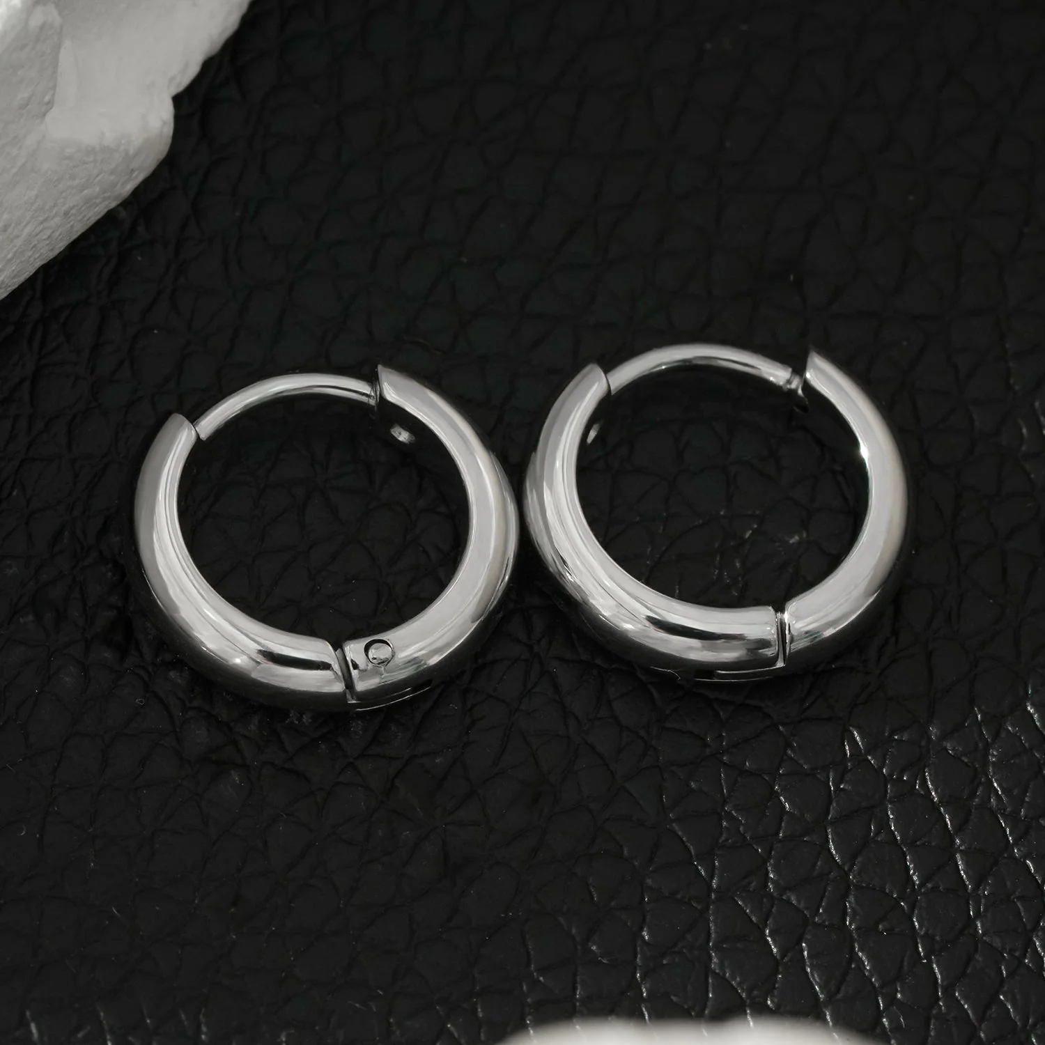 JAANBERG Silver: Mid Width Smooth Finish Mini Hoops for Day-to-Night Elegance - Image 4