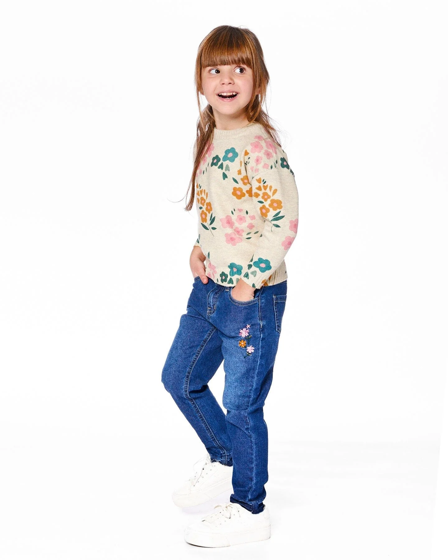 Jeans Blue Denim With Frayed Hems And Floral Embroideries - Image 3