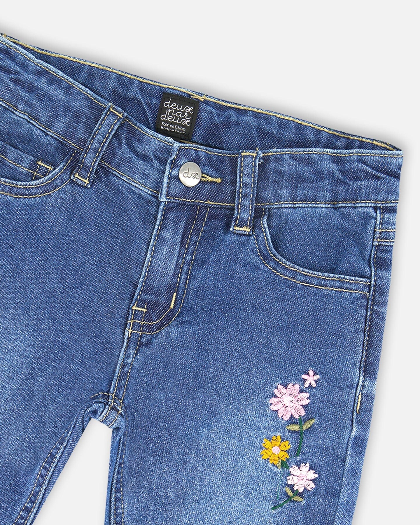 Jeans Blue Denim With Frayed Hems And Floral Embroideries - Image 5