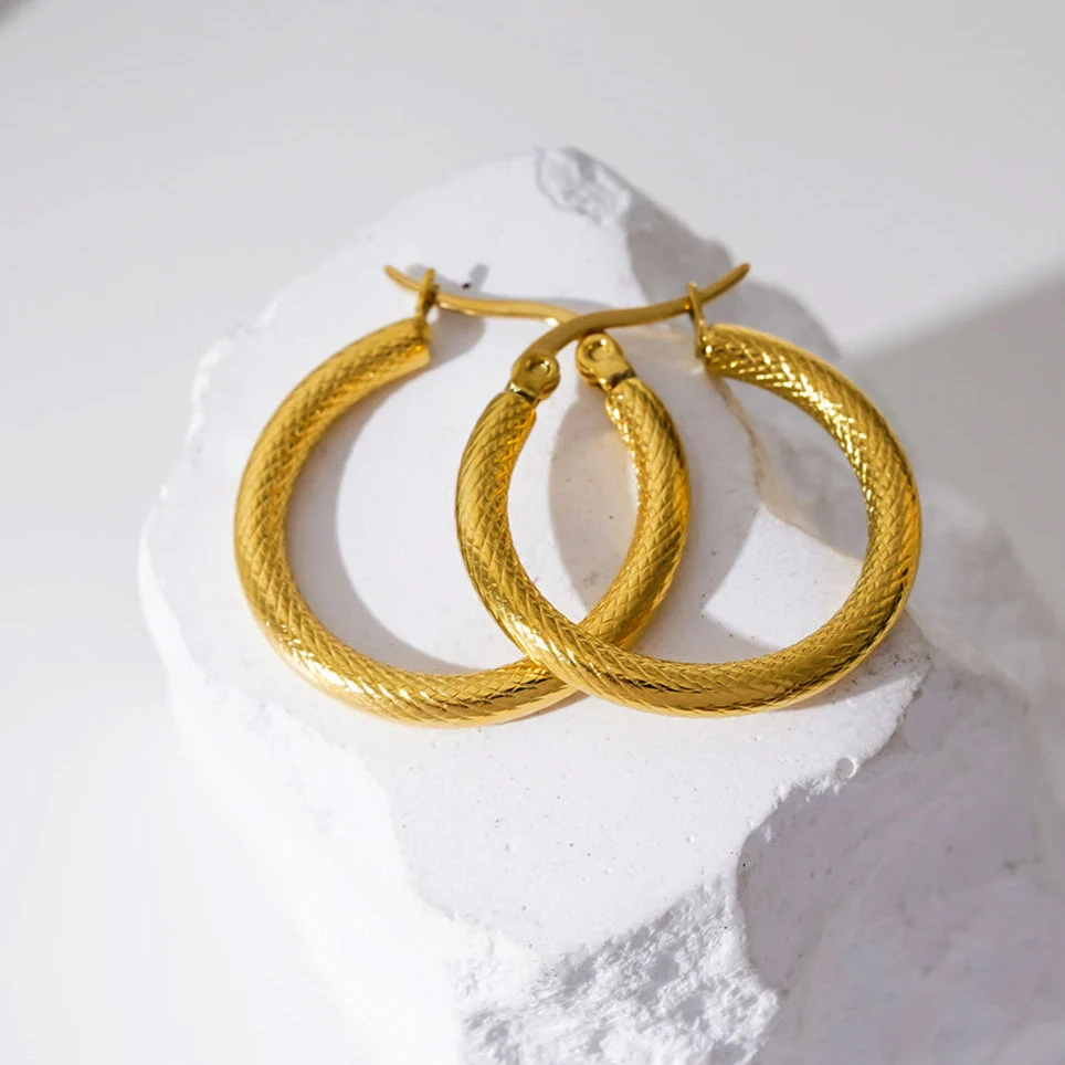 JUNKA Gold: Mid Width Basket Weave Patterned Day-to-Night Hoops - Image 5