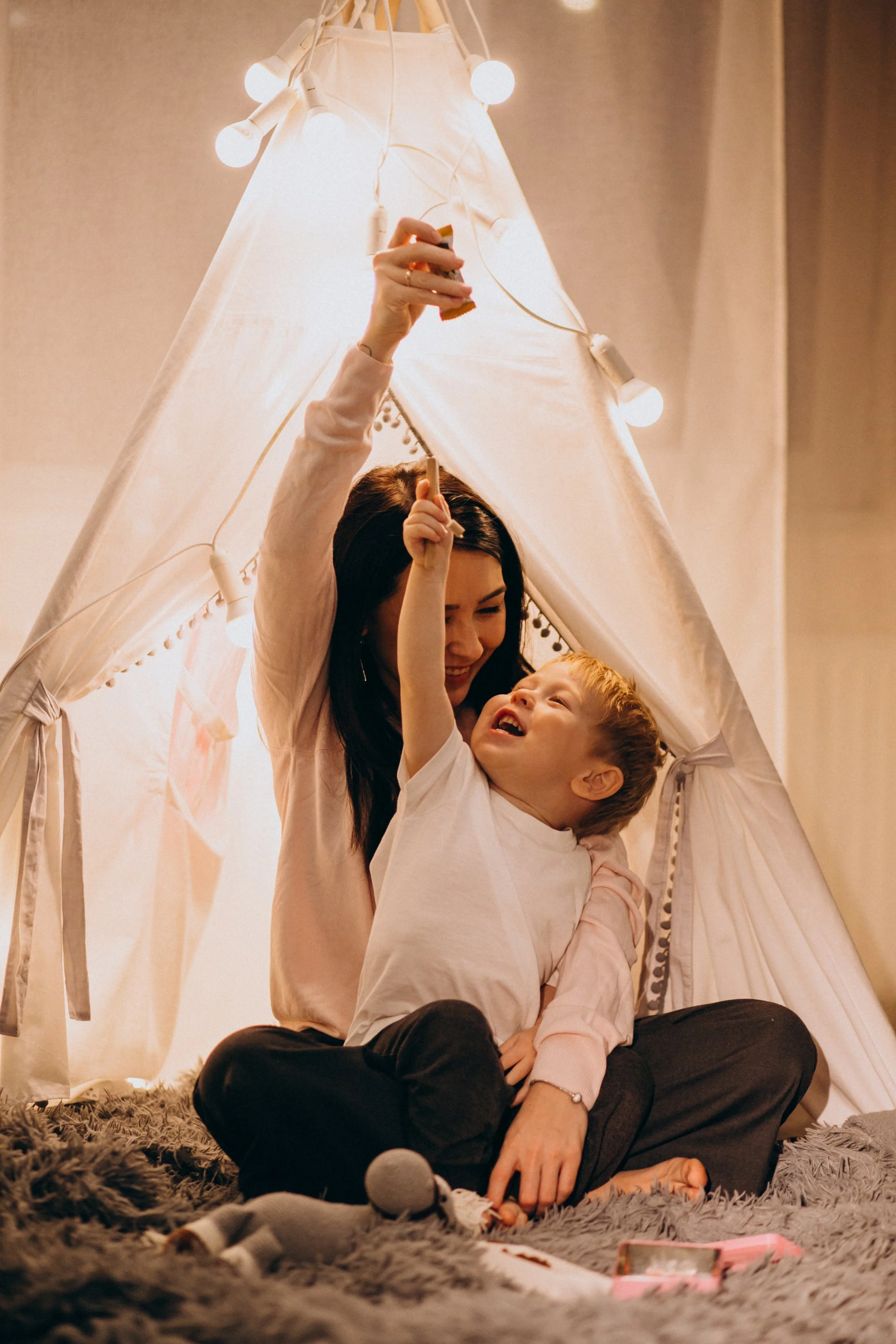 Large Foldable Kids Canvas Teepee Play Tent With Lights  ( White ) - Image 6