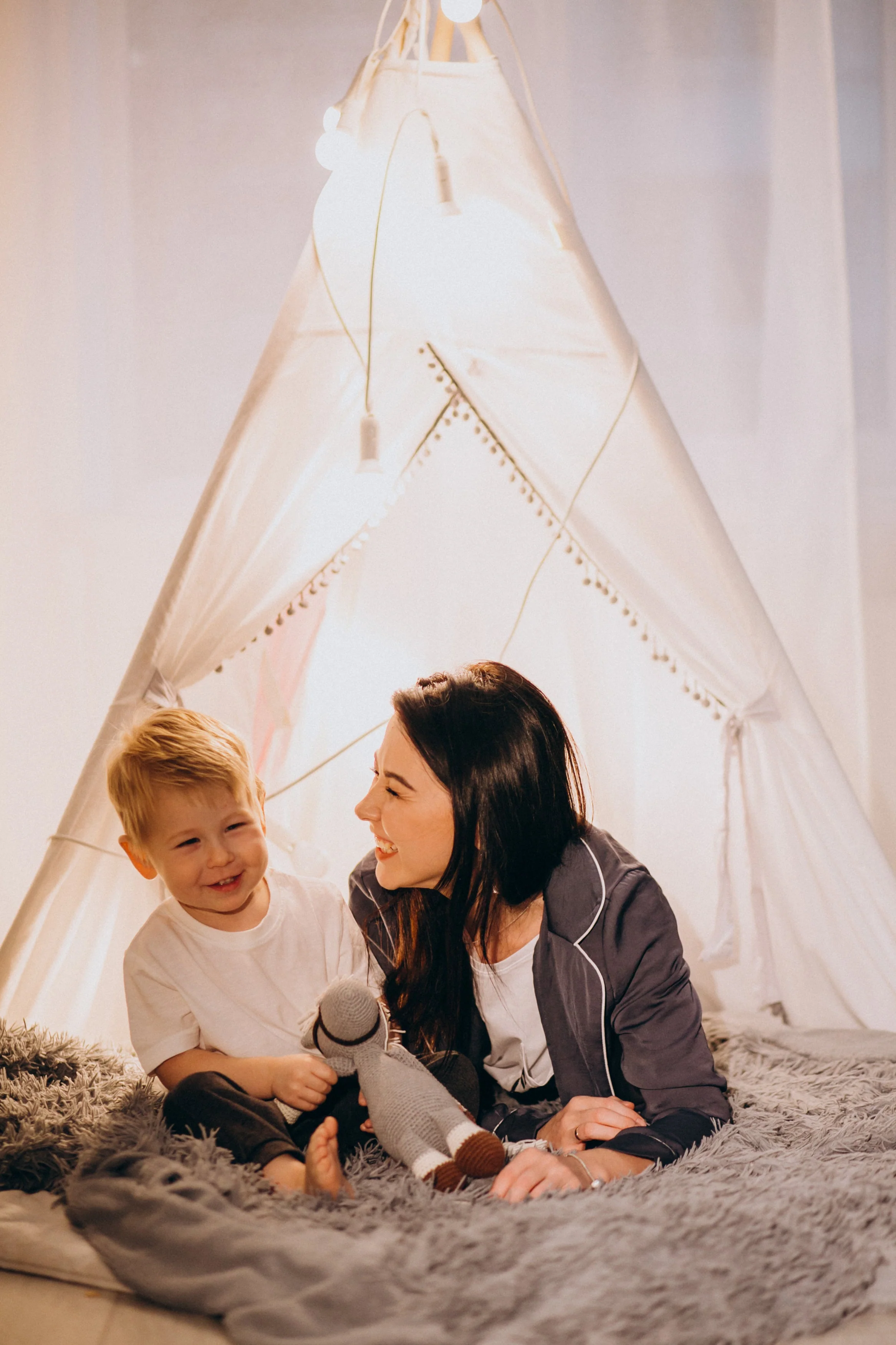 Large Foldable Kids Canvas Teepee Play Tent With Lights  ( White ) - Image 7