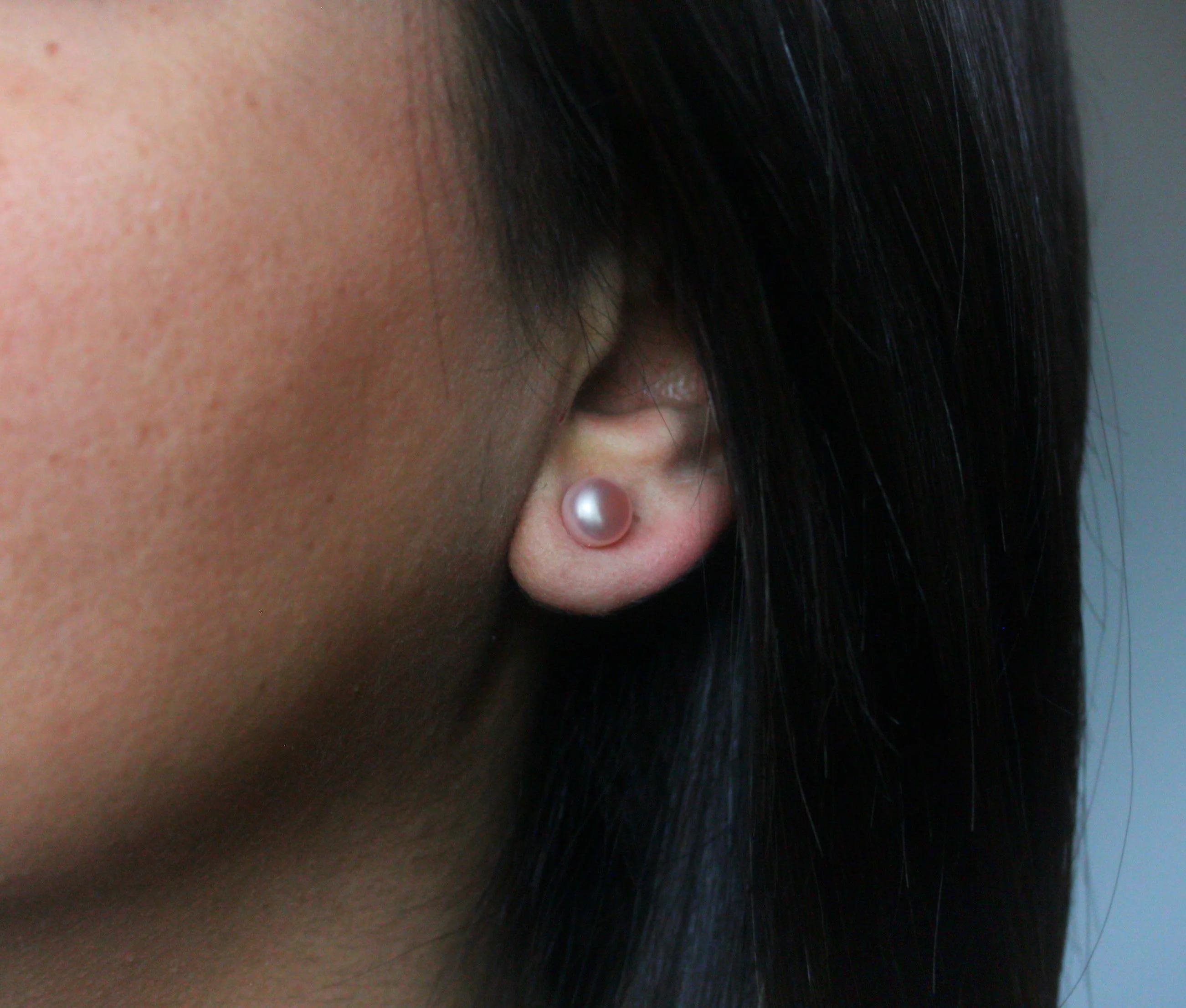 Light Mauve Pearl Stud Earrings 8mm - Image 3