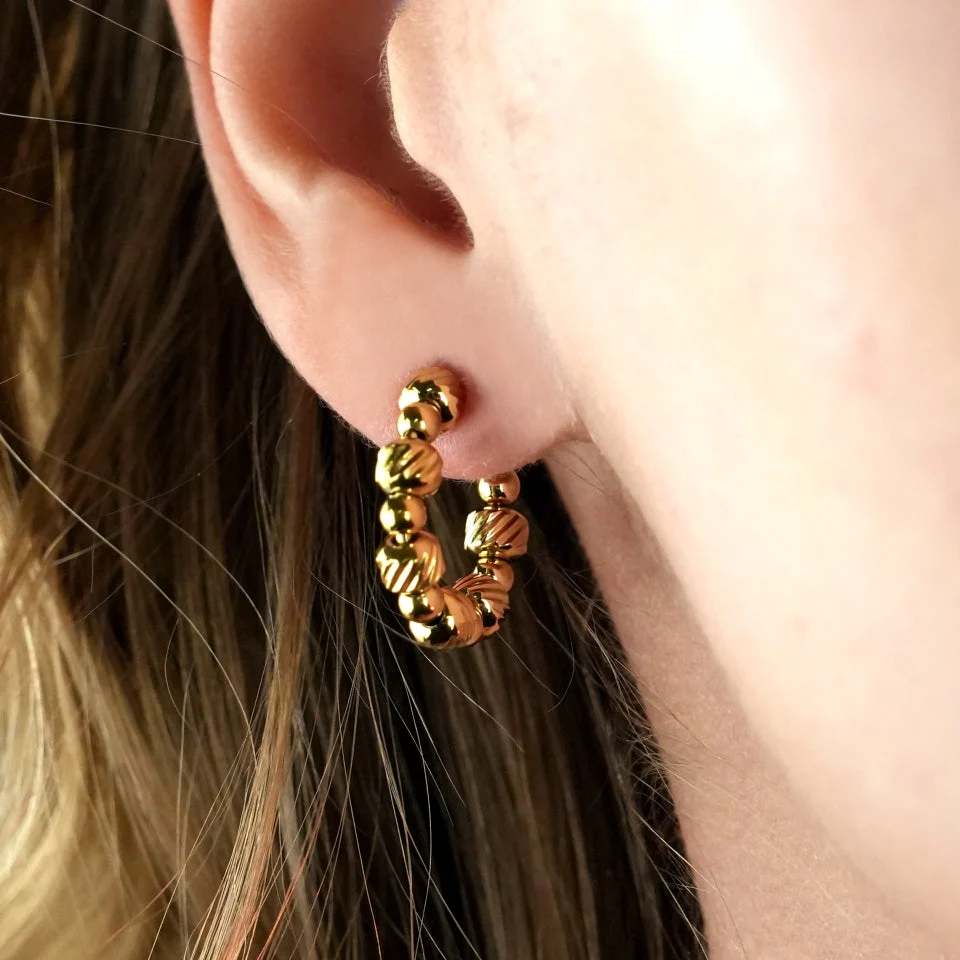 LUANDA Contrasting Gold Beaded Hoop Earrings - Image 4