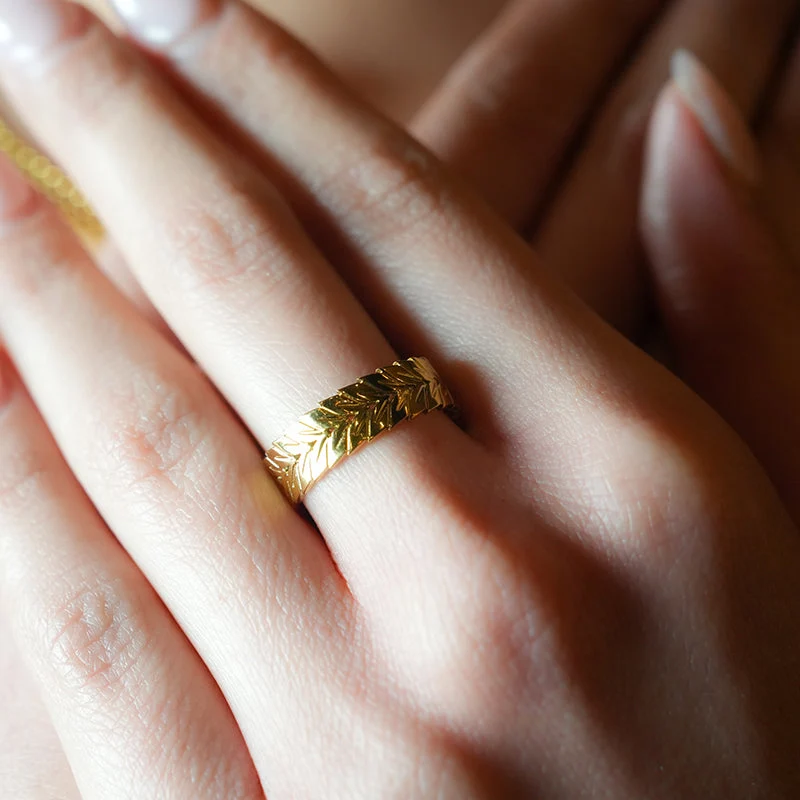 MAEL: Herringbone Design Textured Ring Band. - Image 2