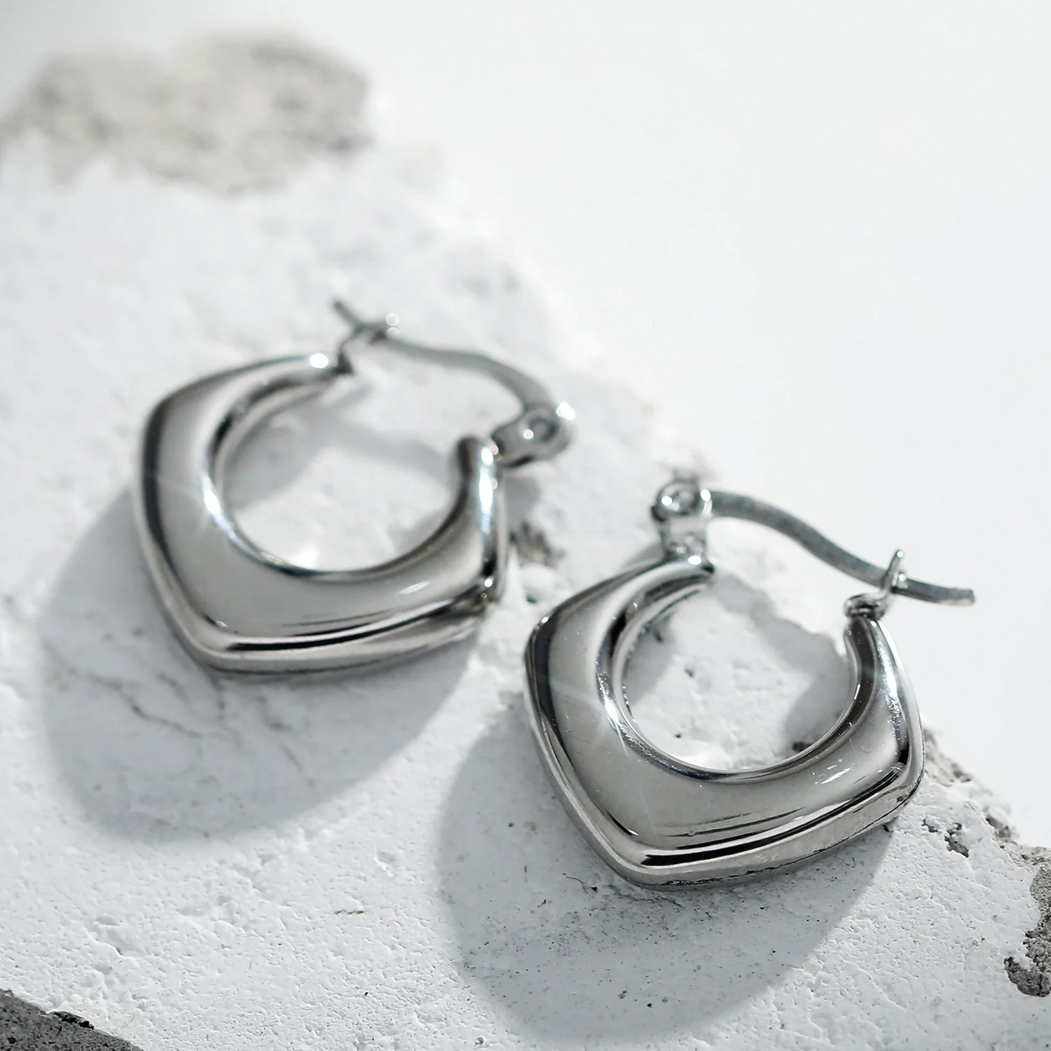 MARIYA Squared Rounded Hoop Earrings Silver - Image 7
