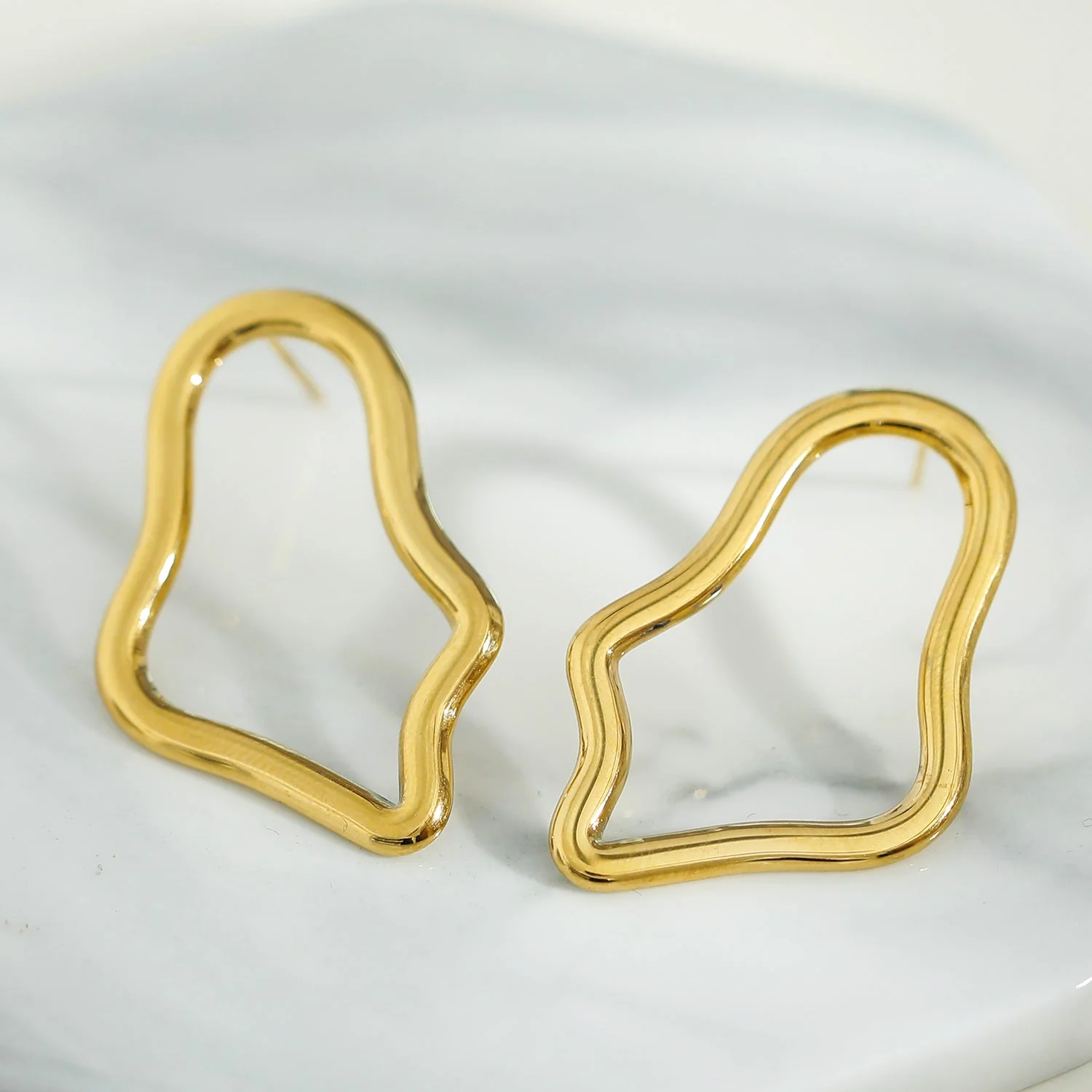 MARTINA Irregular Shaped Hoop Earrings in Gold - Image 5