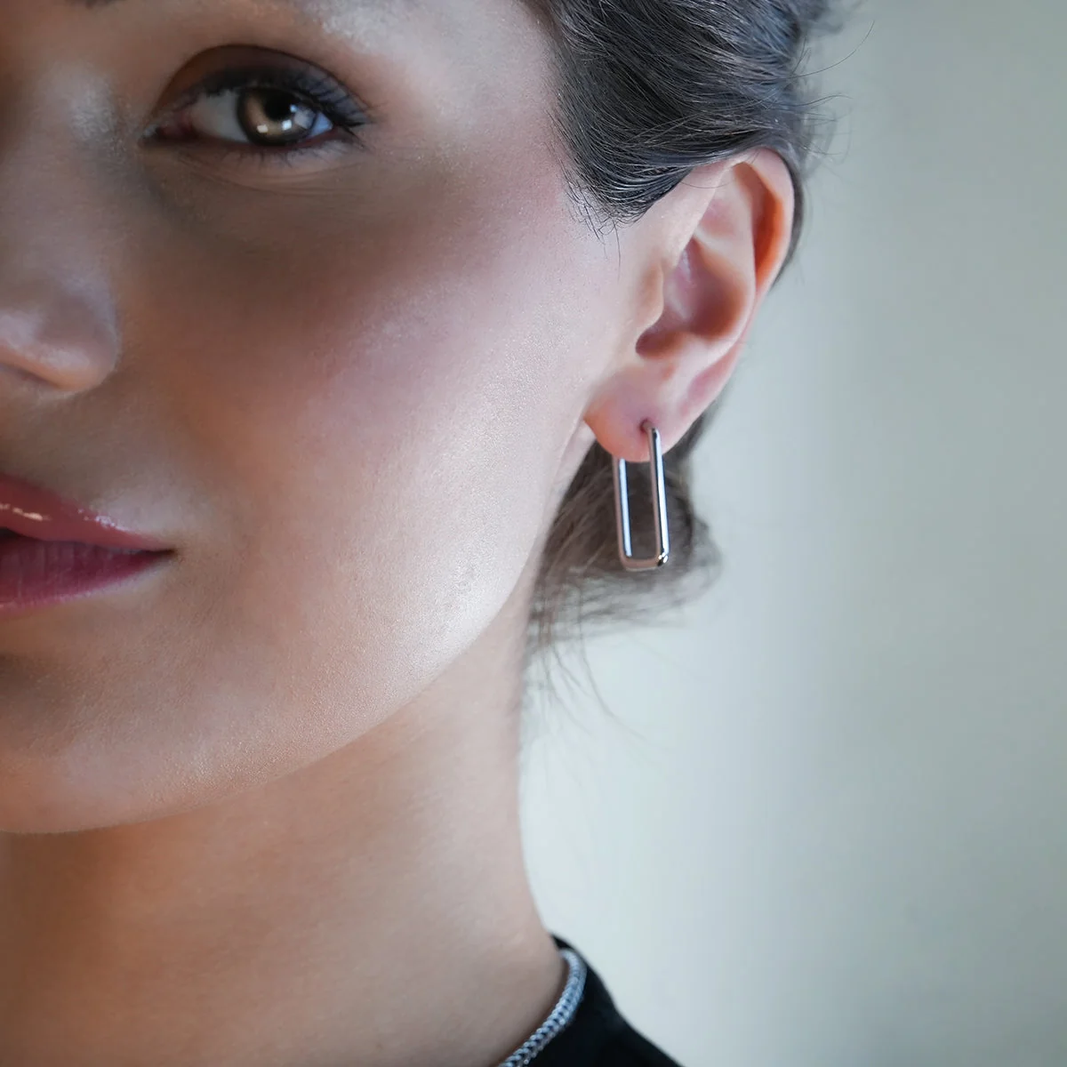 MAZUNTA Silver (White Gold): Rentangle Shaped Hoops - A Bold Twist on Classic Elegance - Image 10