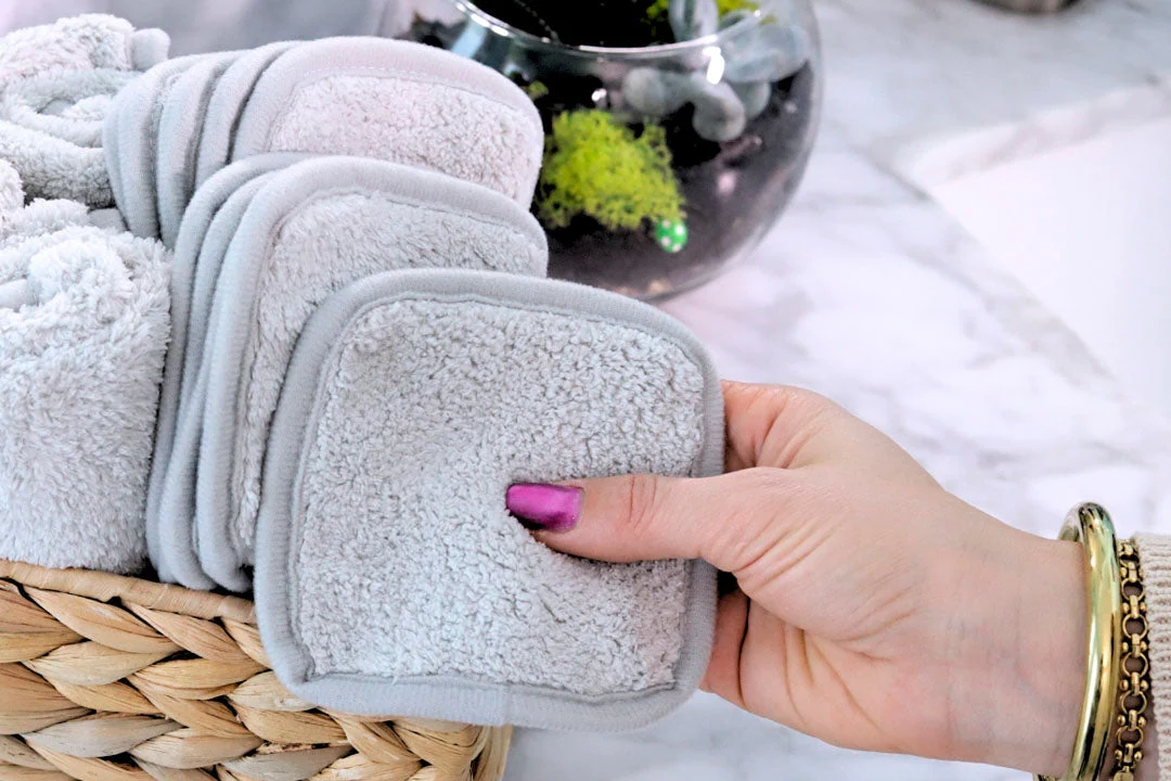 *NEW* Luxury Eye Makeup Remover Pads (10-Pack) - Image 3