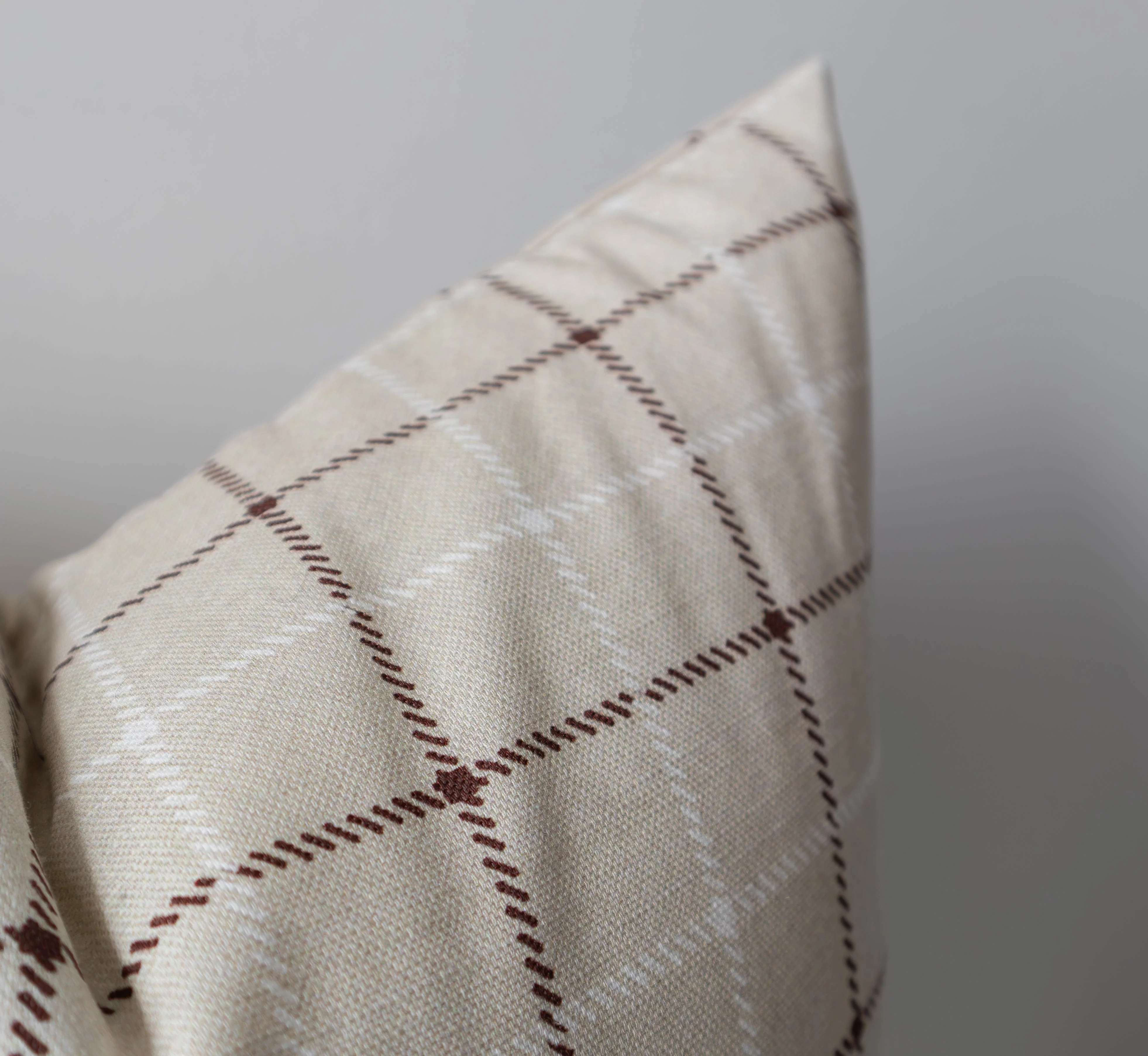 Niall | Neutral Interlock Geo Pillow Cover - Image 2