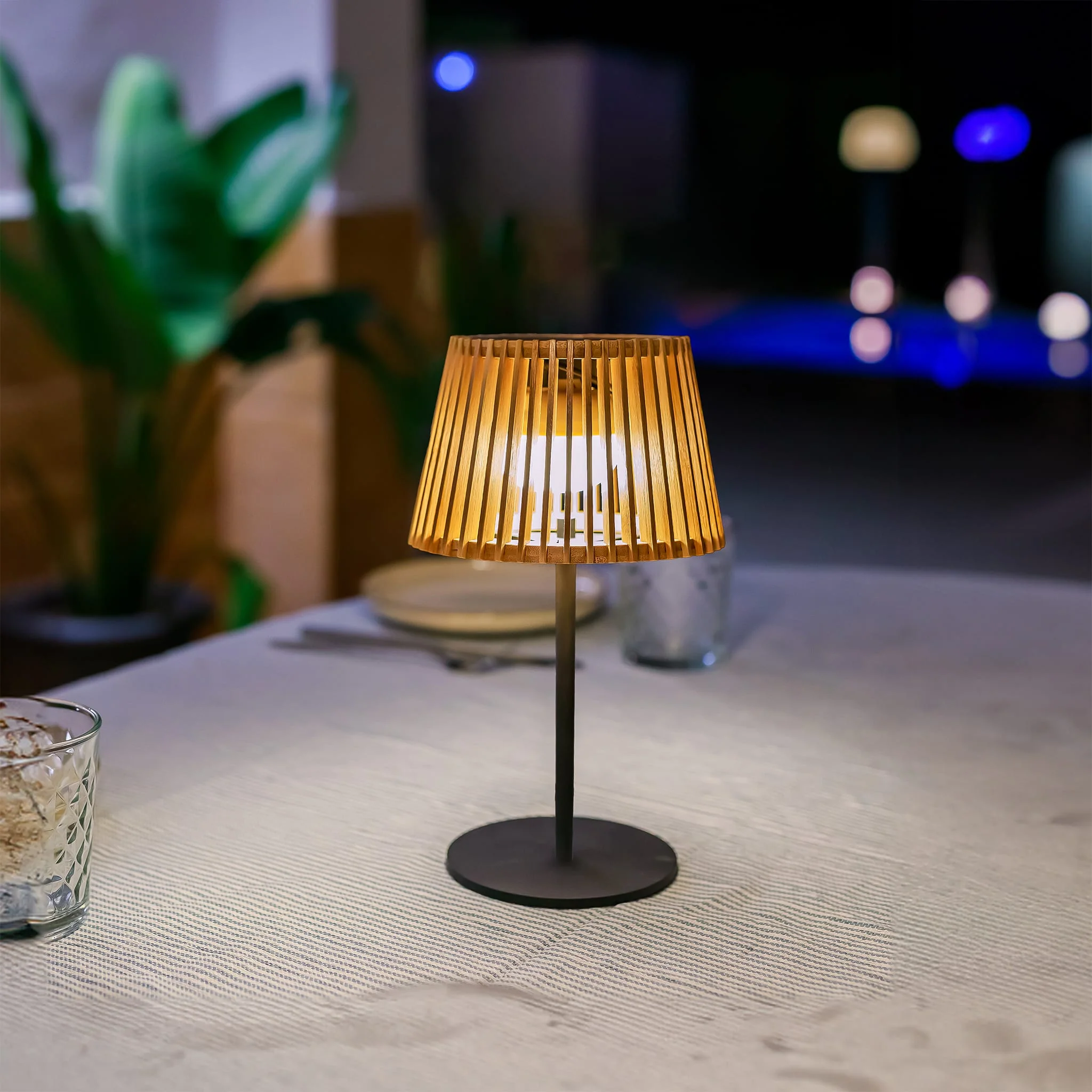 Okinawa<br> Solar-charged Table Lamp - Image 4