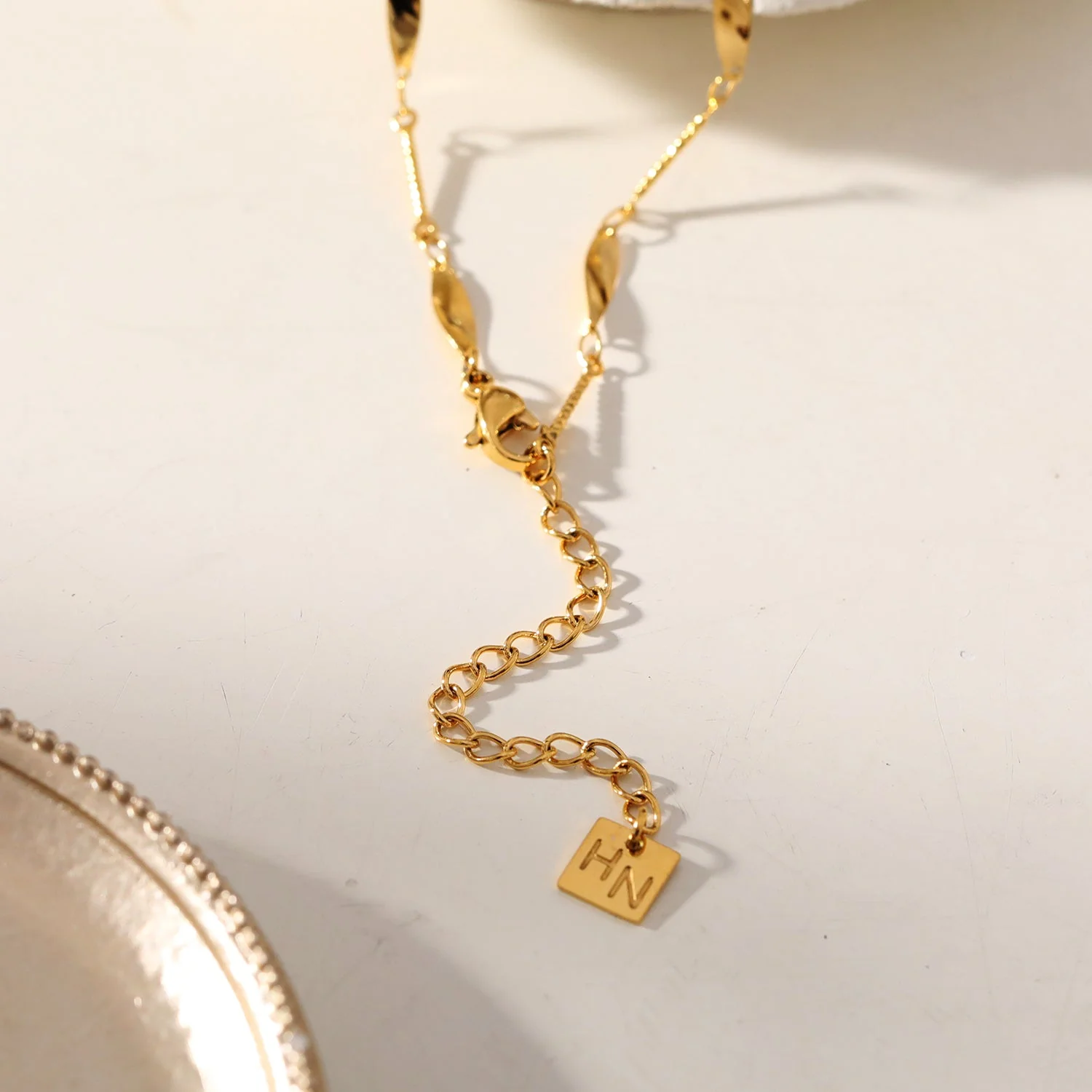 OTTIS: Twisted Oval Links & Textured Bars Chain Necklace - Image 8