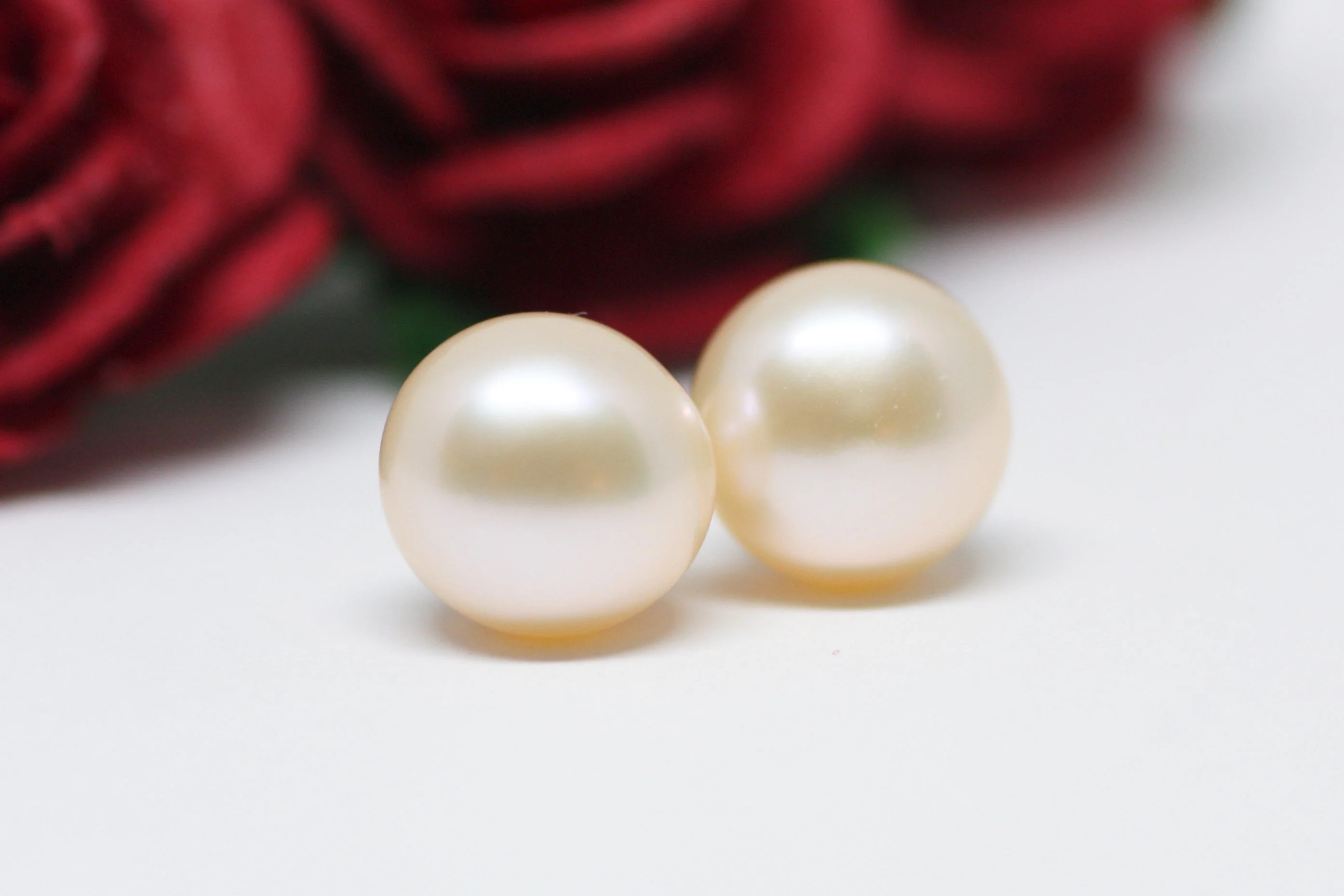 Peach Pink Pearl Stud Earrings 8mm - Image 3
