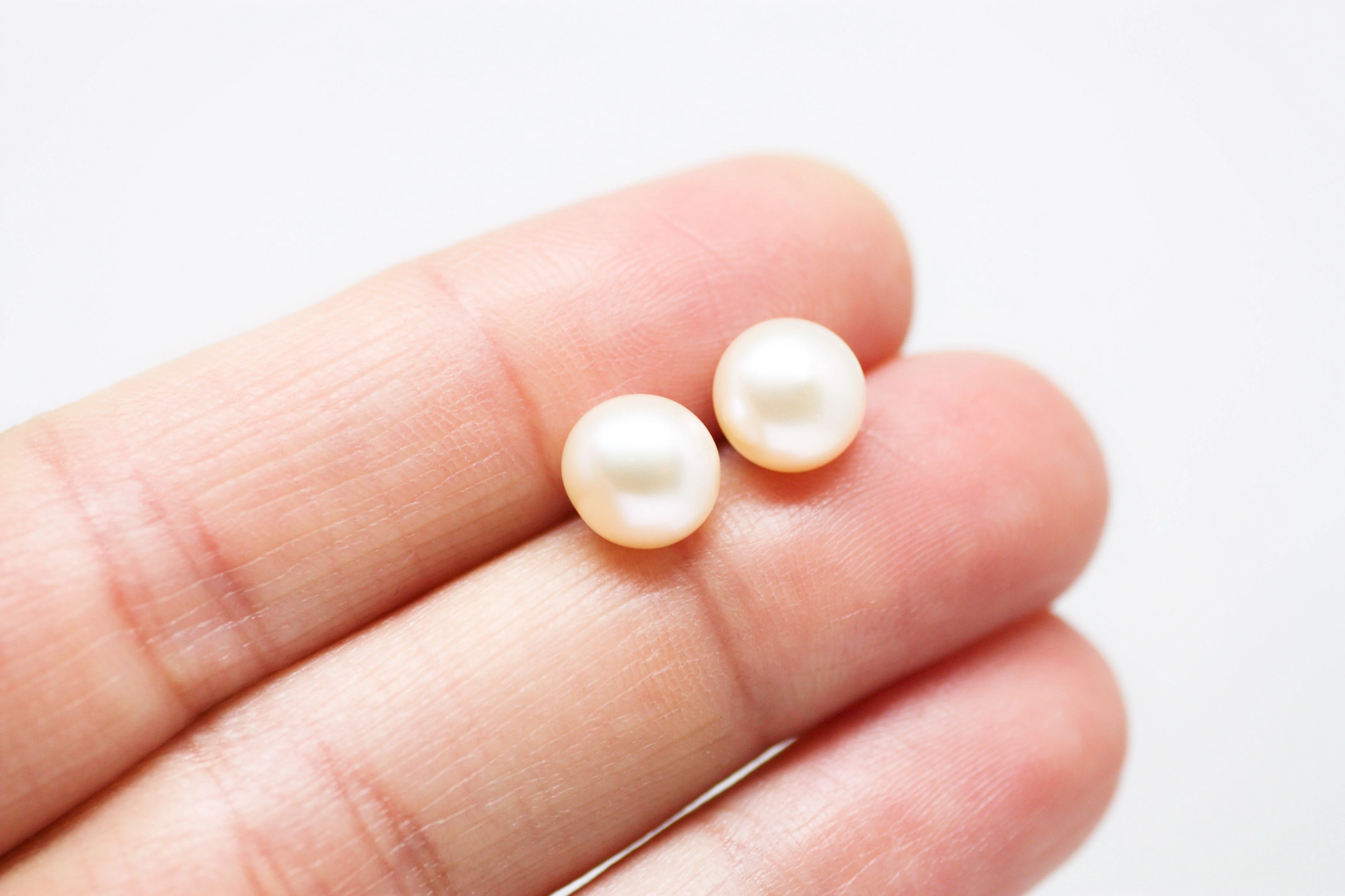 Peach Pink Pearl Stud Earrings 8mm - Image 4