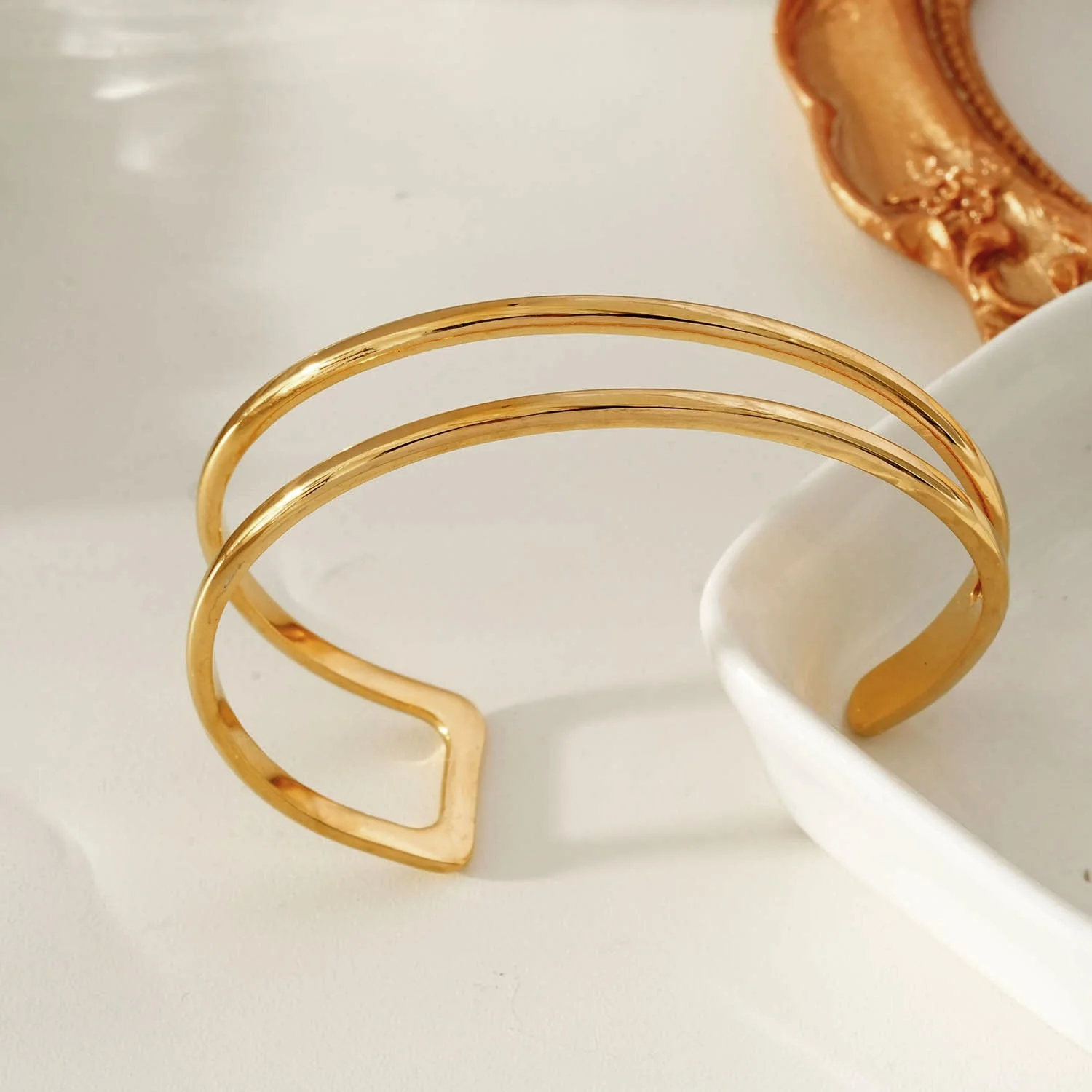 ROSARA Gold: Minimalist-Chic Double Band Bracelet - Image 7