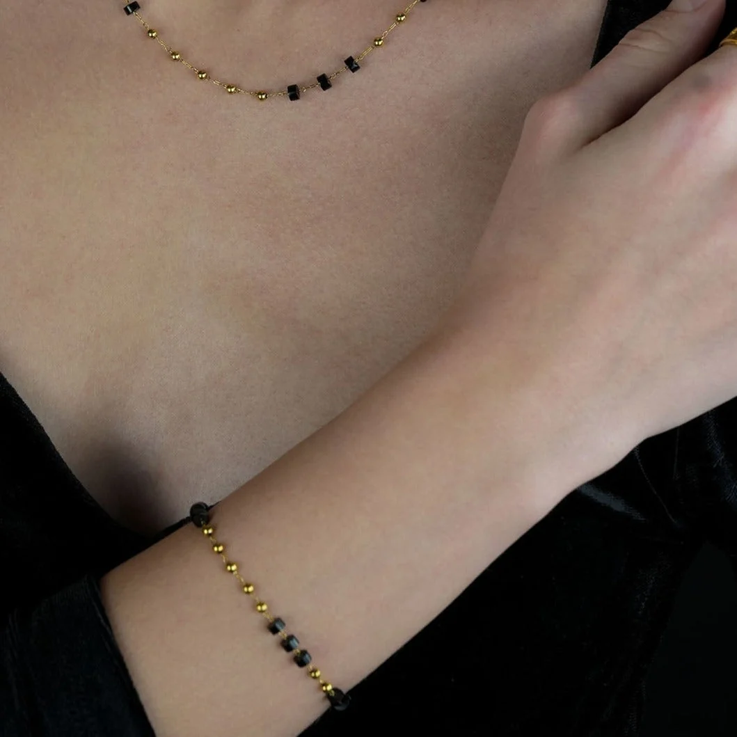ROSARIO: Black Onyx and Gold Beaded Chain Bracelet - Image 2