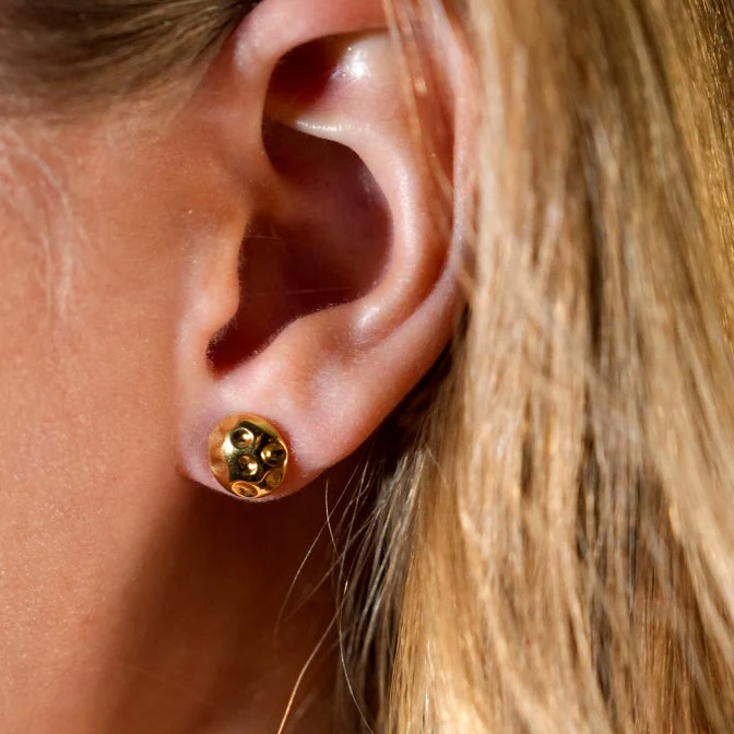 SIGRID Textured Disc Stud Earrings - Image 2