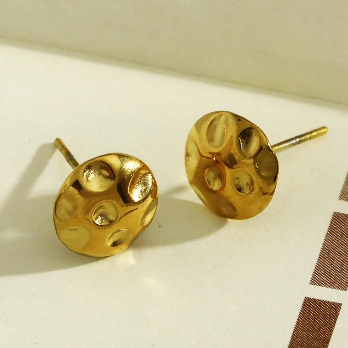 SIGRID Textured Disc Stud Earrings - Image 5