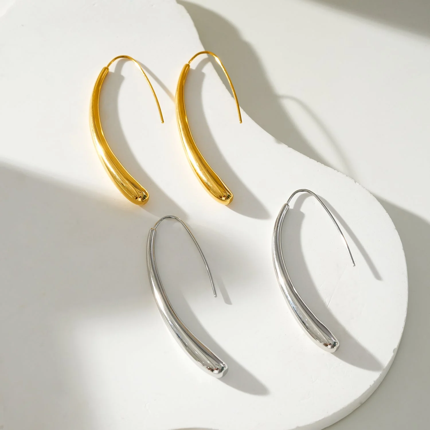 Style ADARA Gold: Abstract Elegance. Avant-Garde Geometric Earrings - Image 10