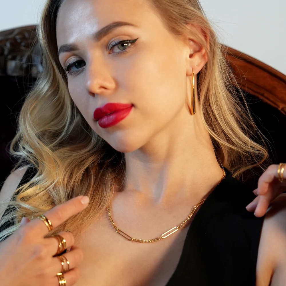 Style ADARA Gold: Abstract Elegance. Avant-Garde Geometric Earrings - Image 3