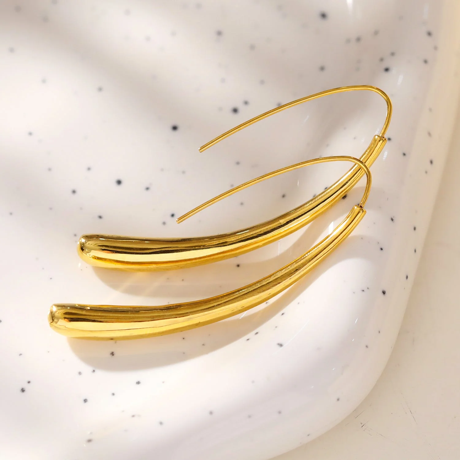 Style ADARA Gold: Abstract Elegance. Avant-Garde Geometric Earrings - Image 4