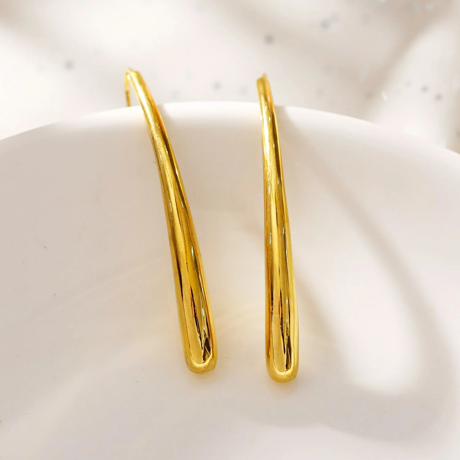 Style ADARA Gold: Abstract Elegance. Avant-Garde Geometric Earrings - Image 8