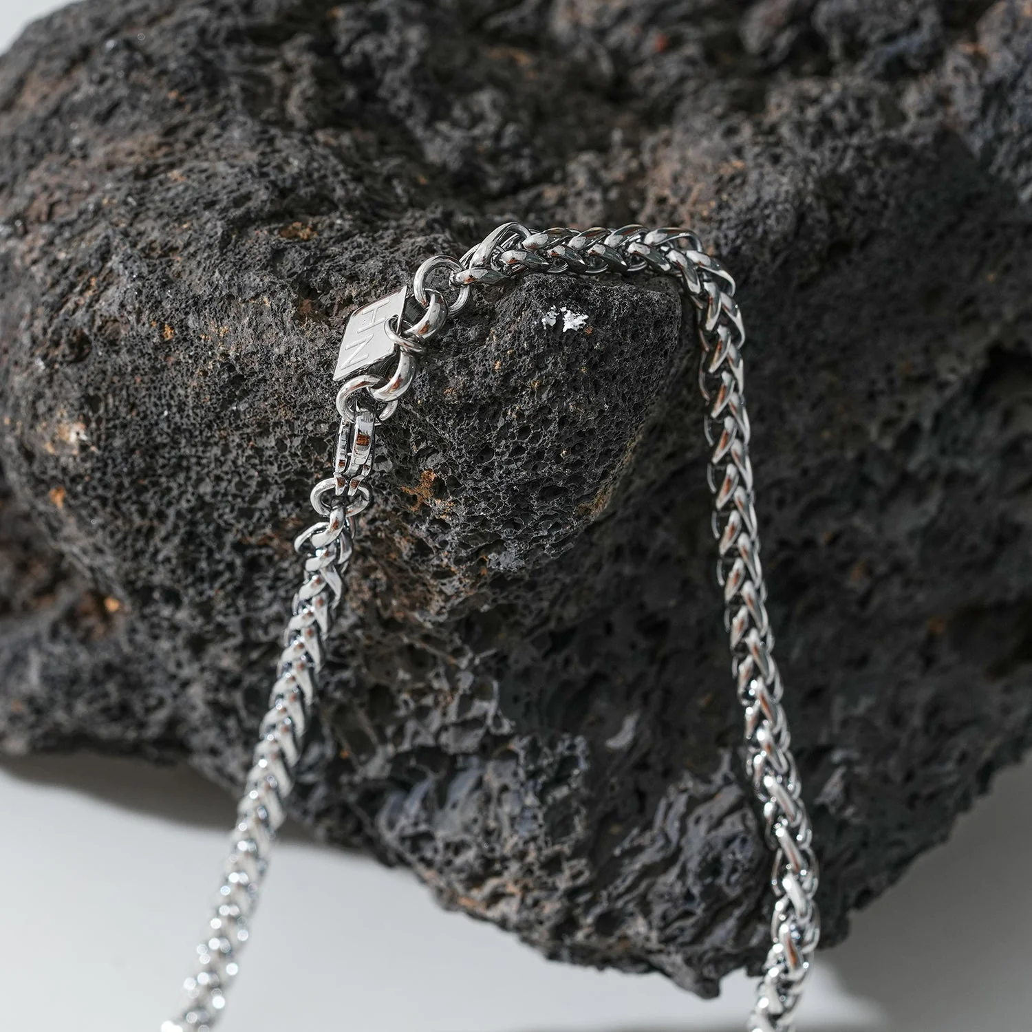 Style ALDGATE: Bold Elegance - Chunky Mid-Width Byzantine Chain Necklace in Silver. - Image 11