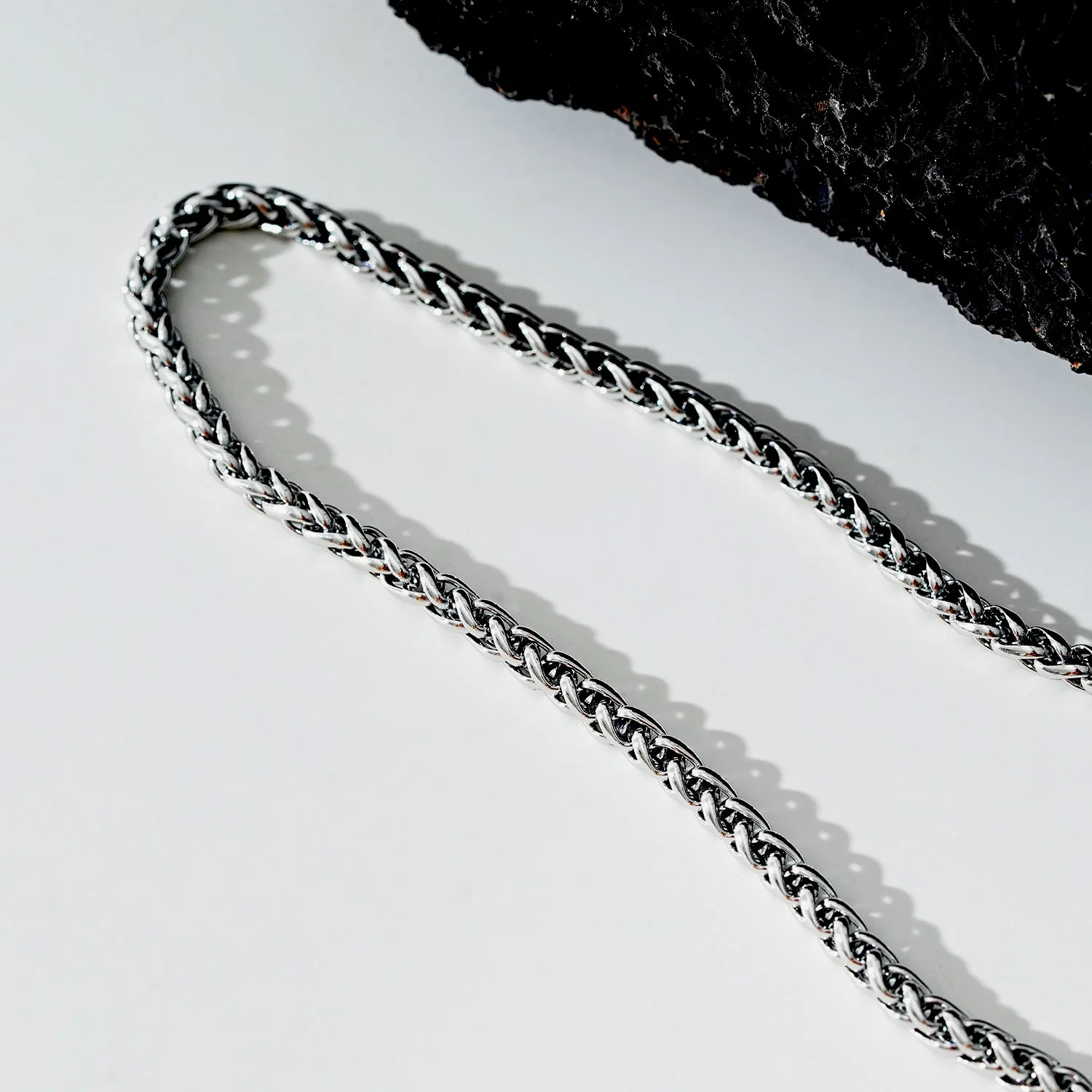 Style ALDGATE: Bold Elegance - Chunky Mid-Width Byzantine Chain Necklace in Silver. - Image 8