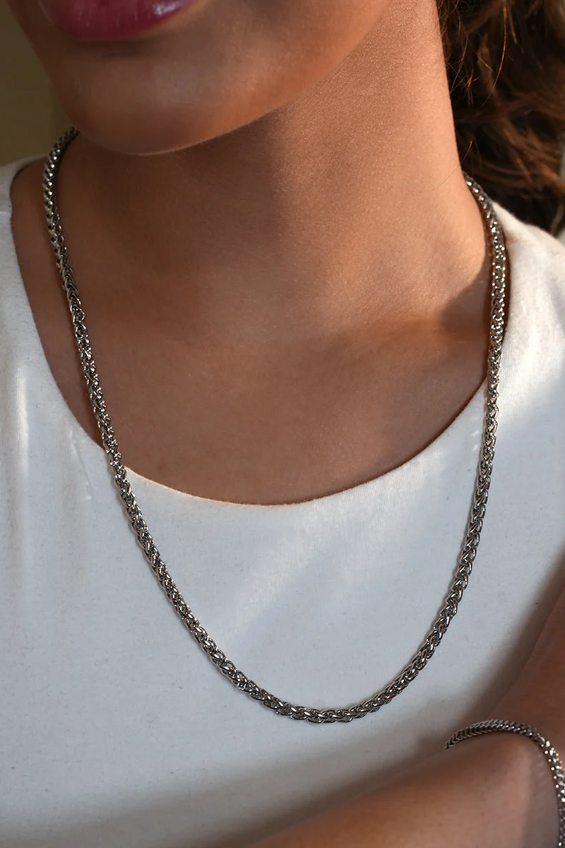 Style ALDGATE: Bold Elegance - Chunky Mid-Width Byzantine Chain Necklace in Silver. - Image 9