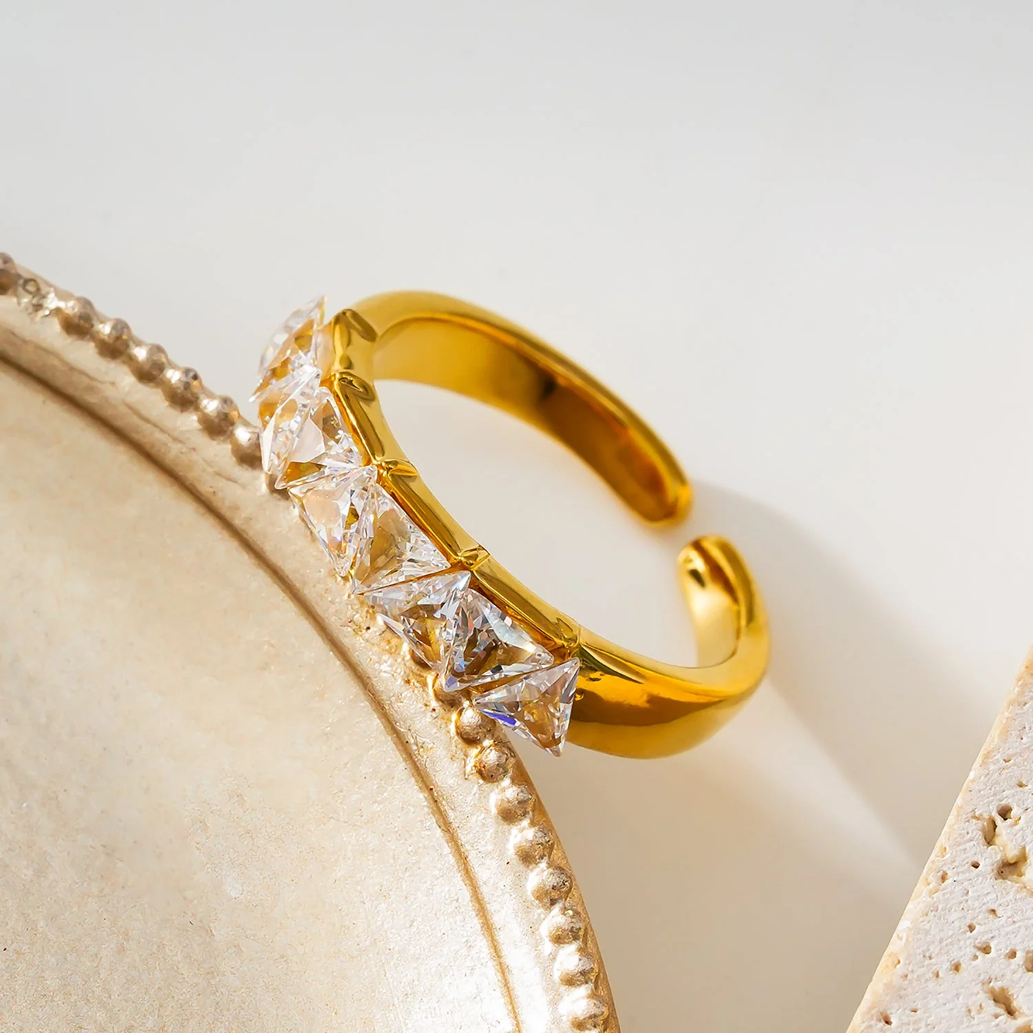 Style ALLY Gold: Zirconia Encased Row Ring - Image 4
