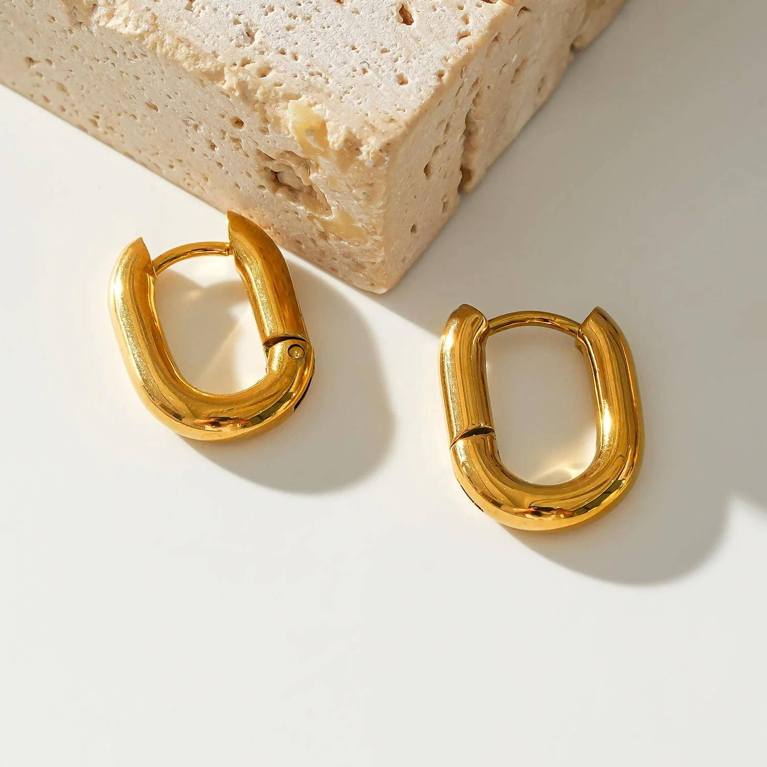 Style BISBEE: Rounded Corners Rectangular Mini Hoop in Gold - Image 5