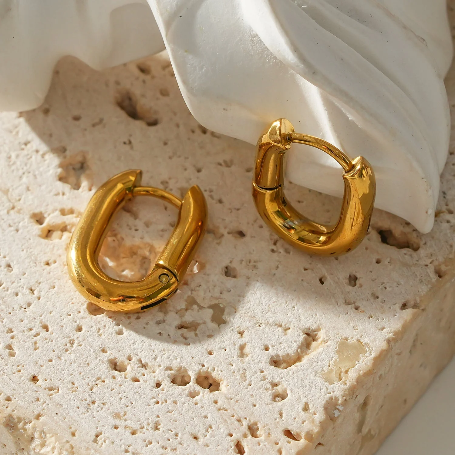 Style BISBEE: Rounded Corners Rectangular Mini Hoop in Gold - Image 8