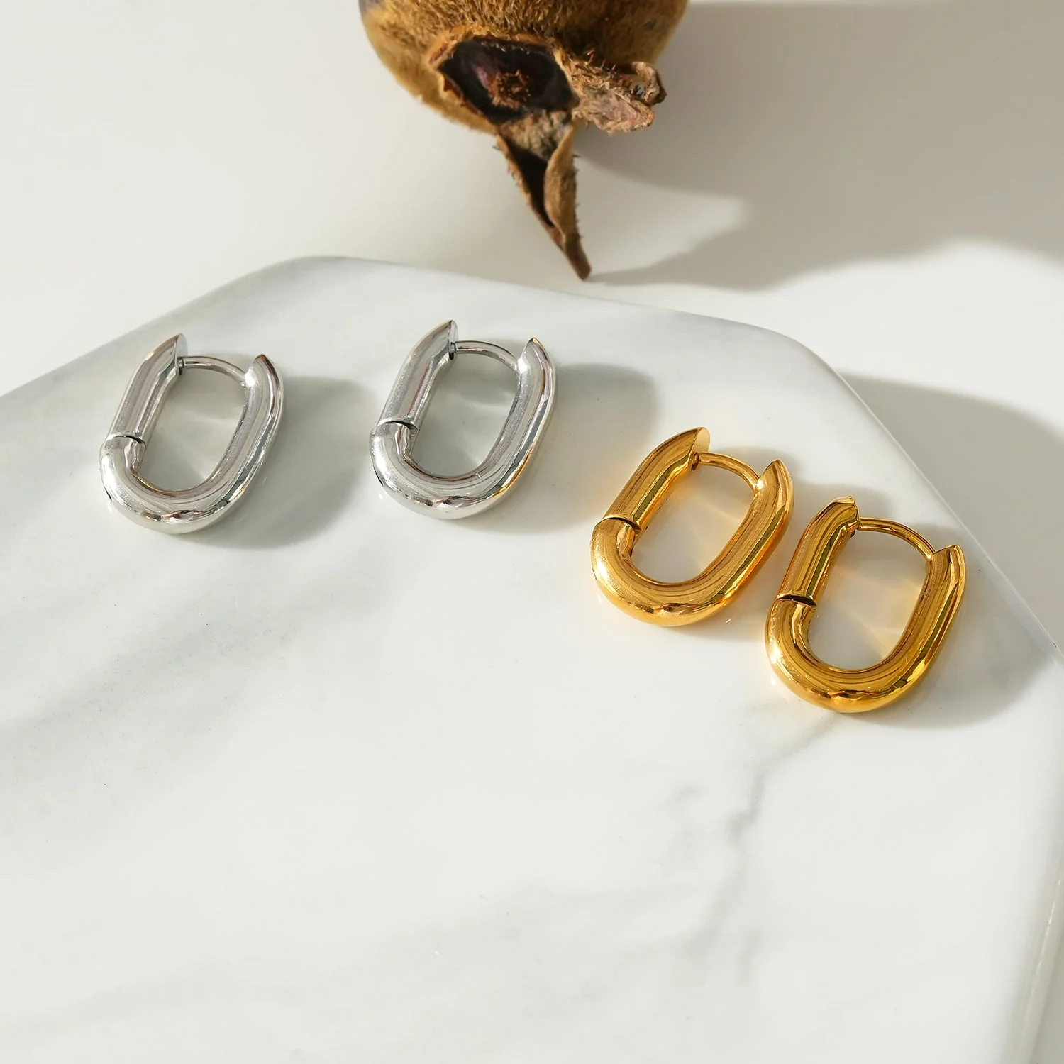 Style BISBEE: Rounded Corners Rectangular Mini Hoop in Gold - Image 9